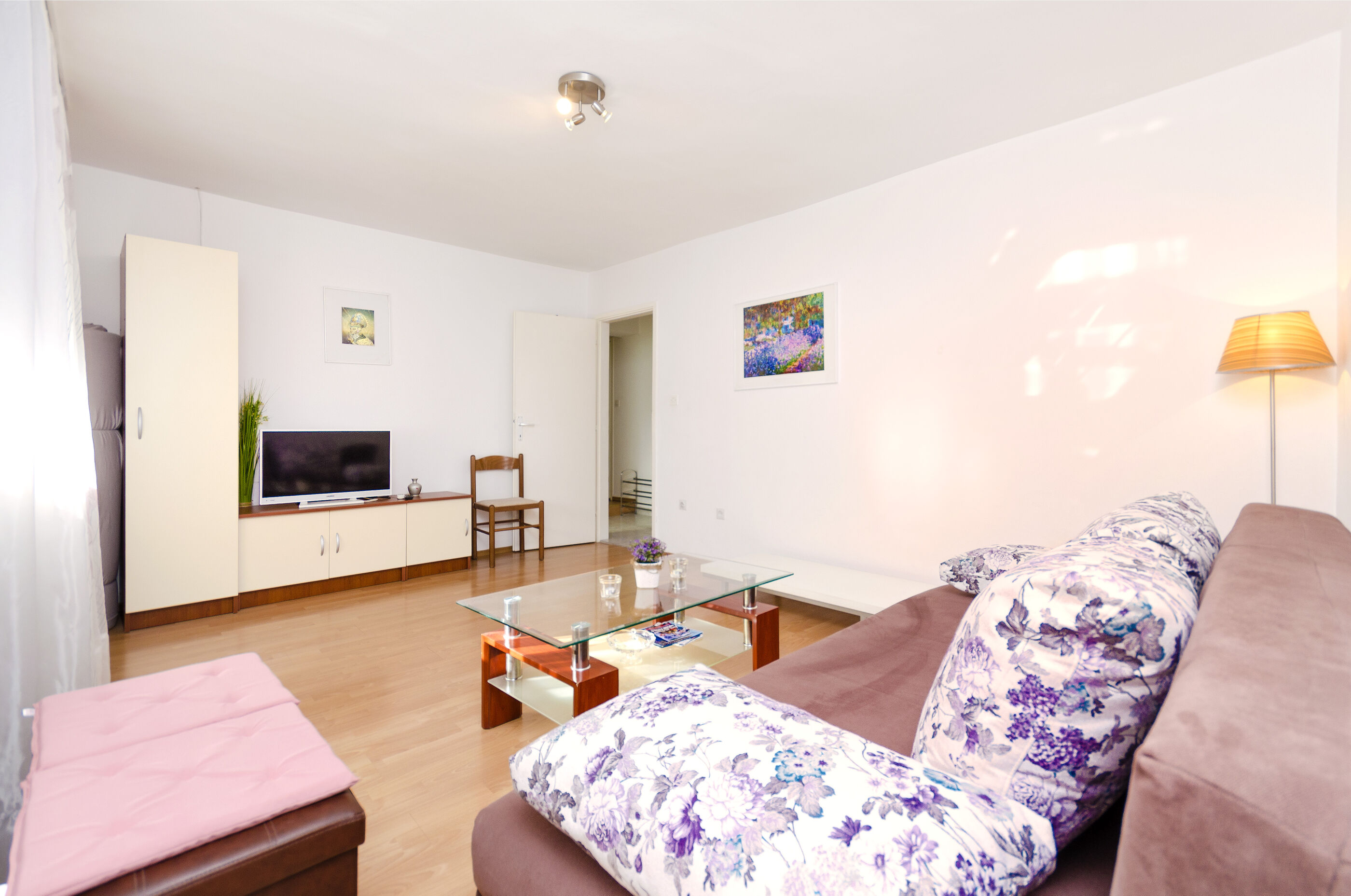 Apartment Violet 28611-A1