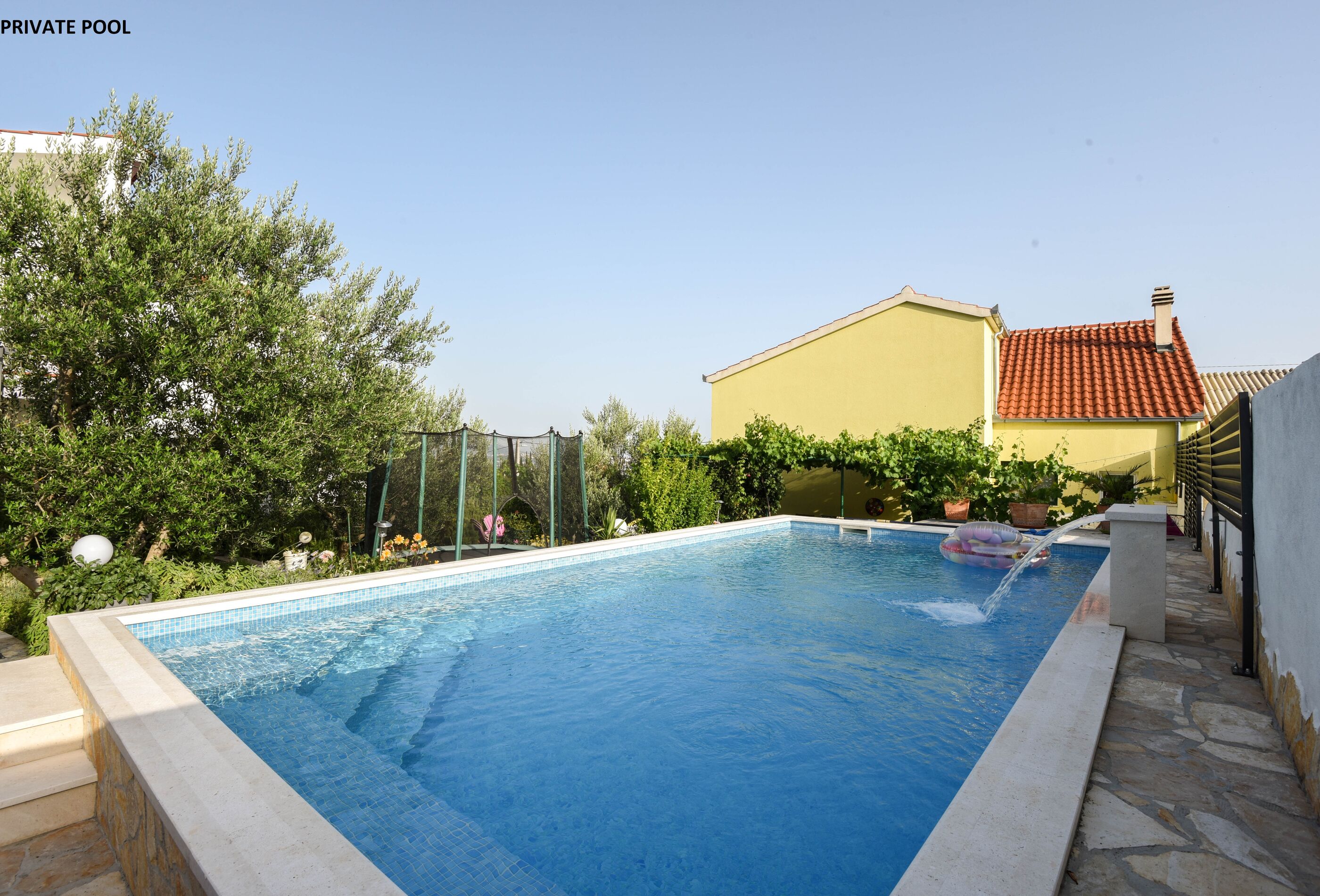 House Sandra 48881-A1