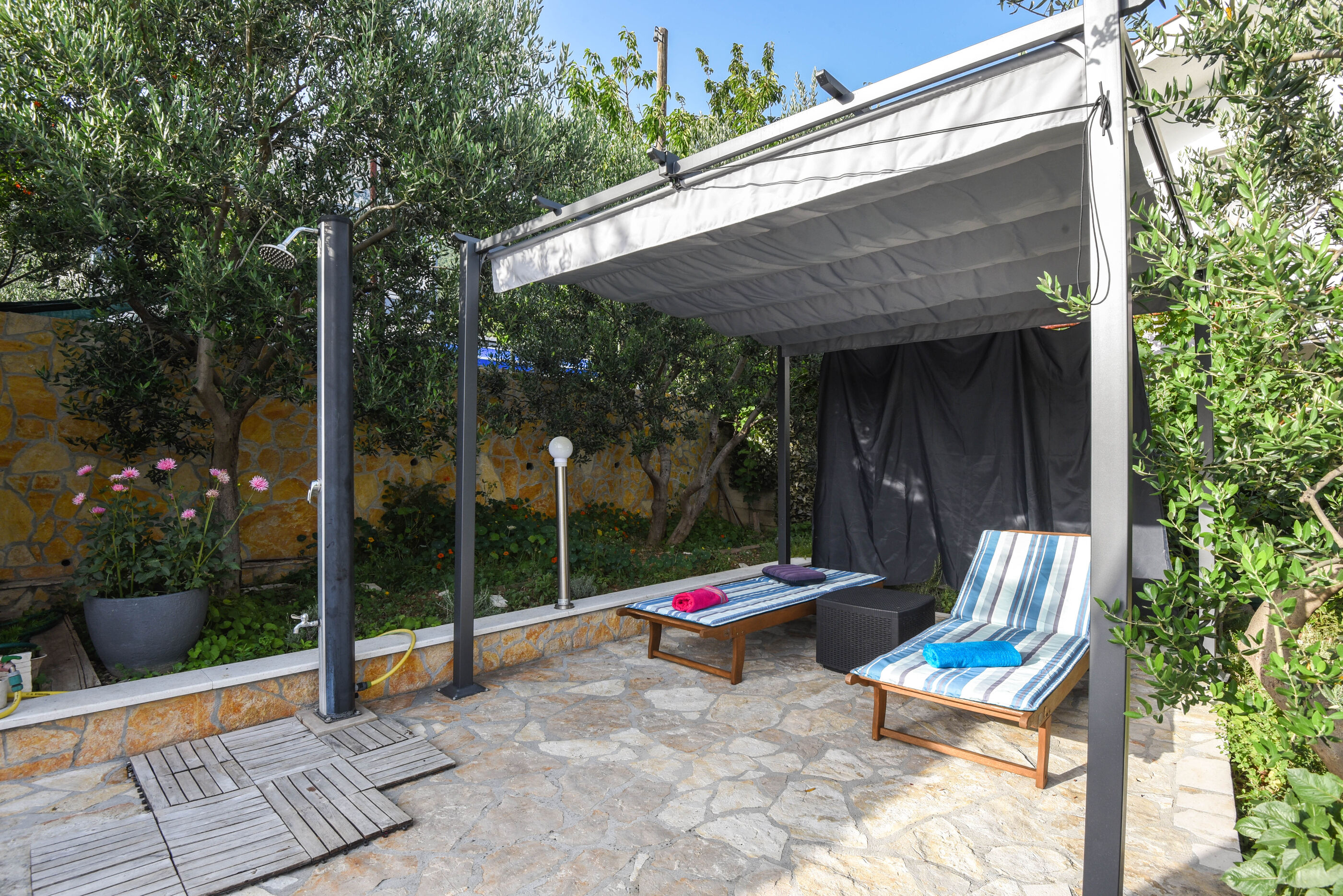 House Sandra 48881-A1