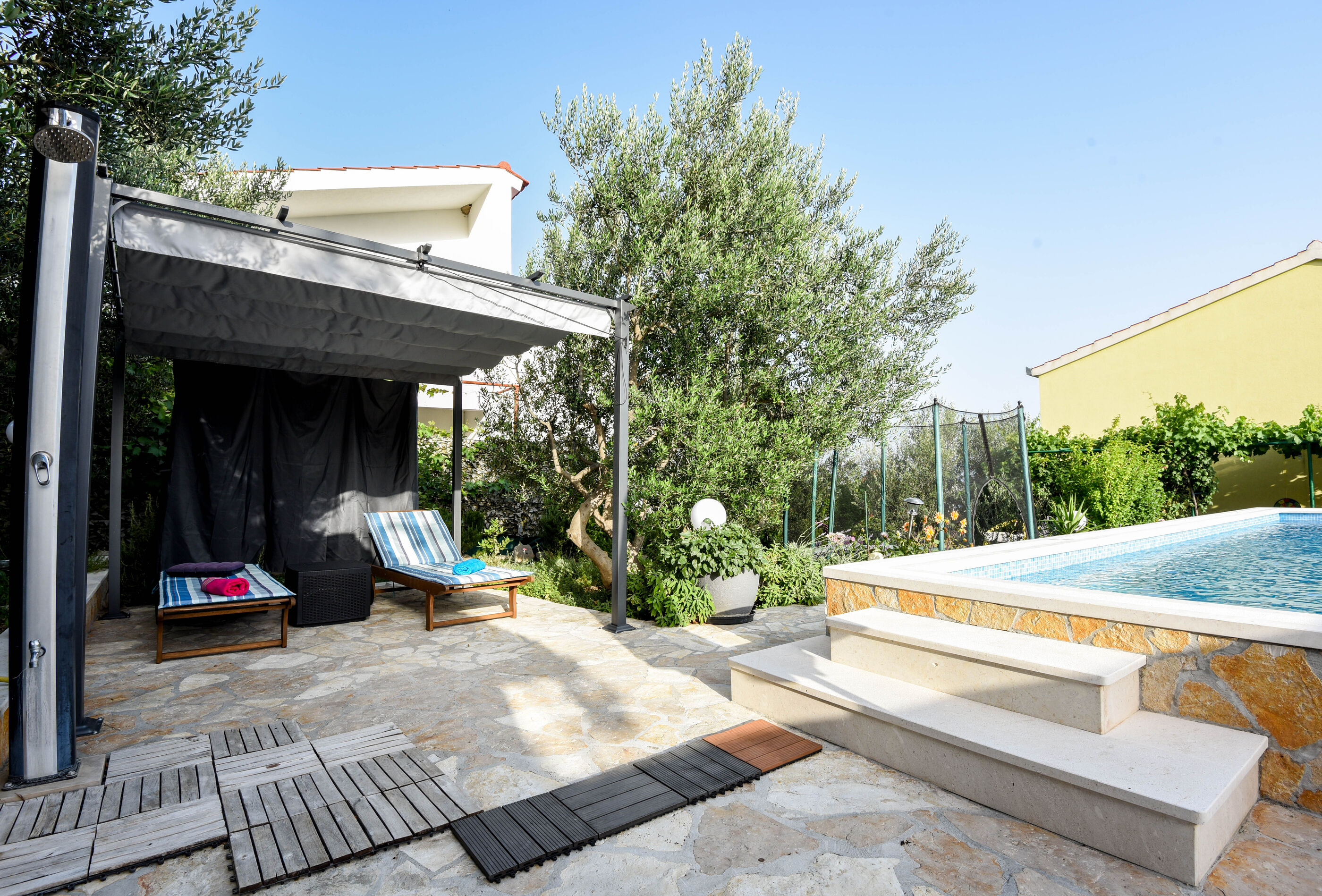 House Sandra 48881-A1