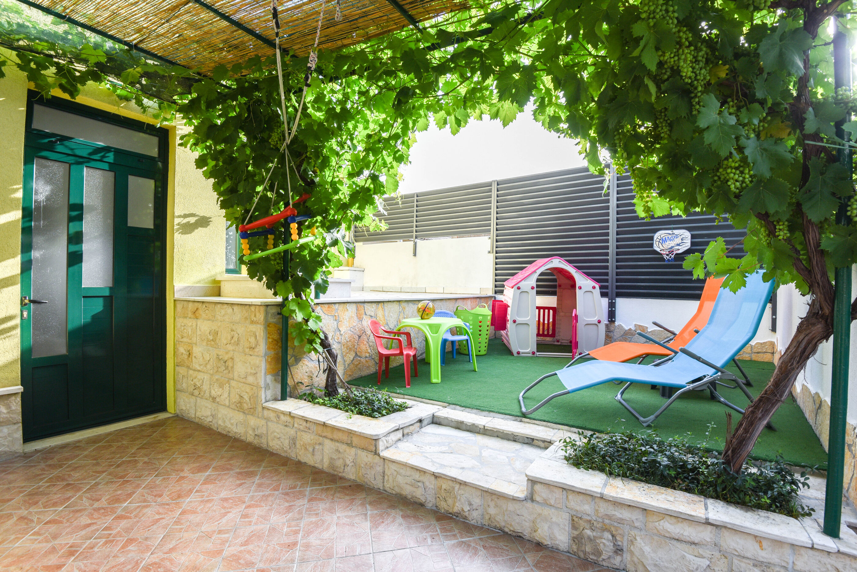 House Sandra 48881-A1