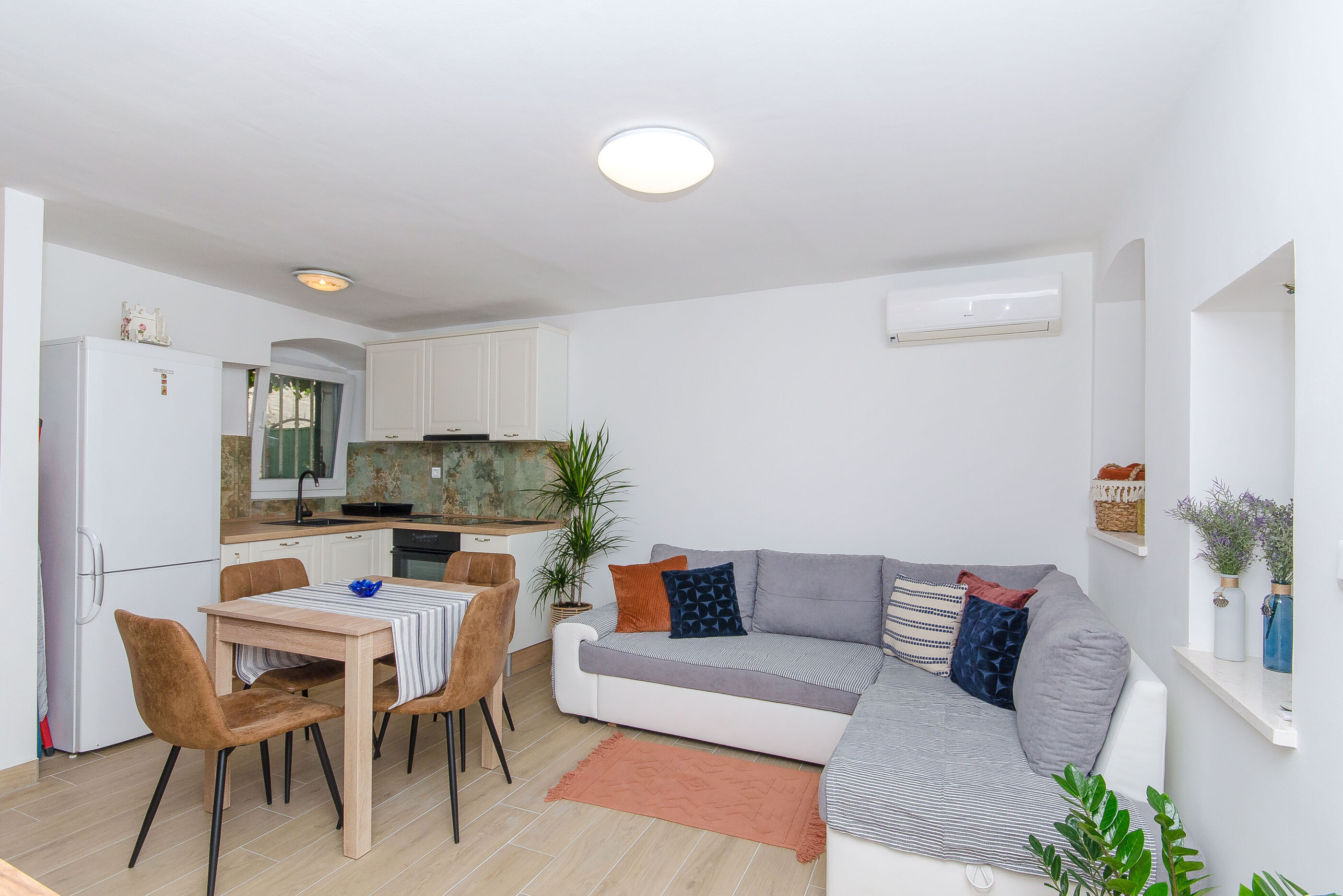 Apartment Sweet Nest 89481-A1