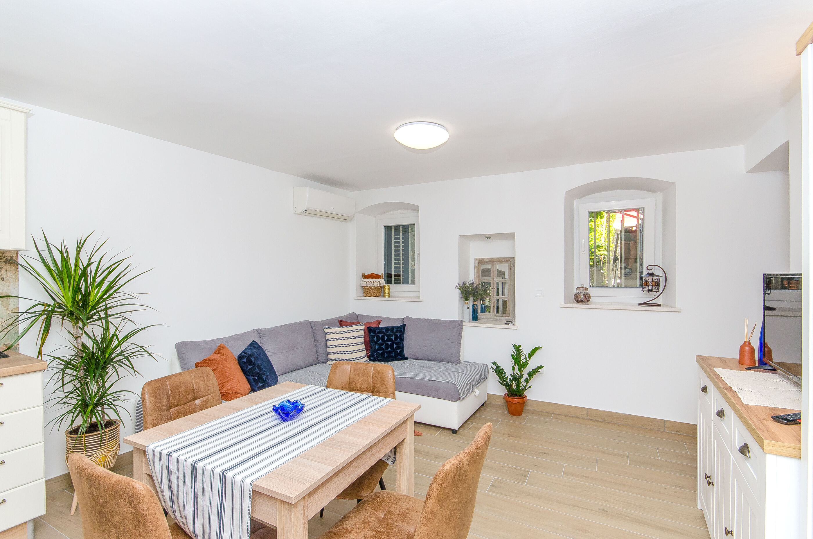 Apartment Sweet Nest 89481-A1