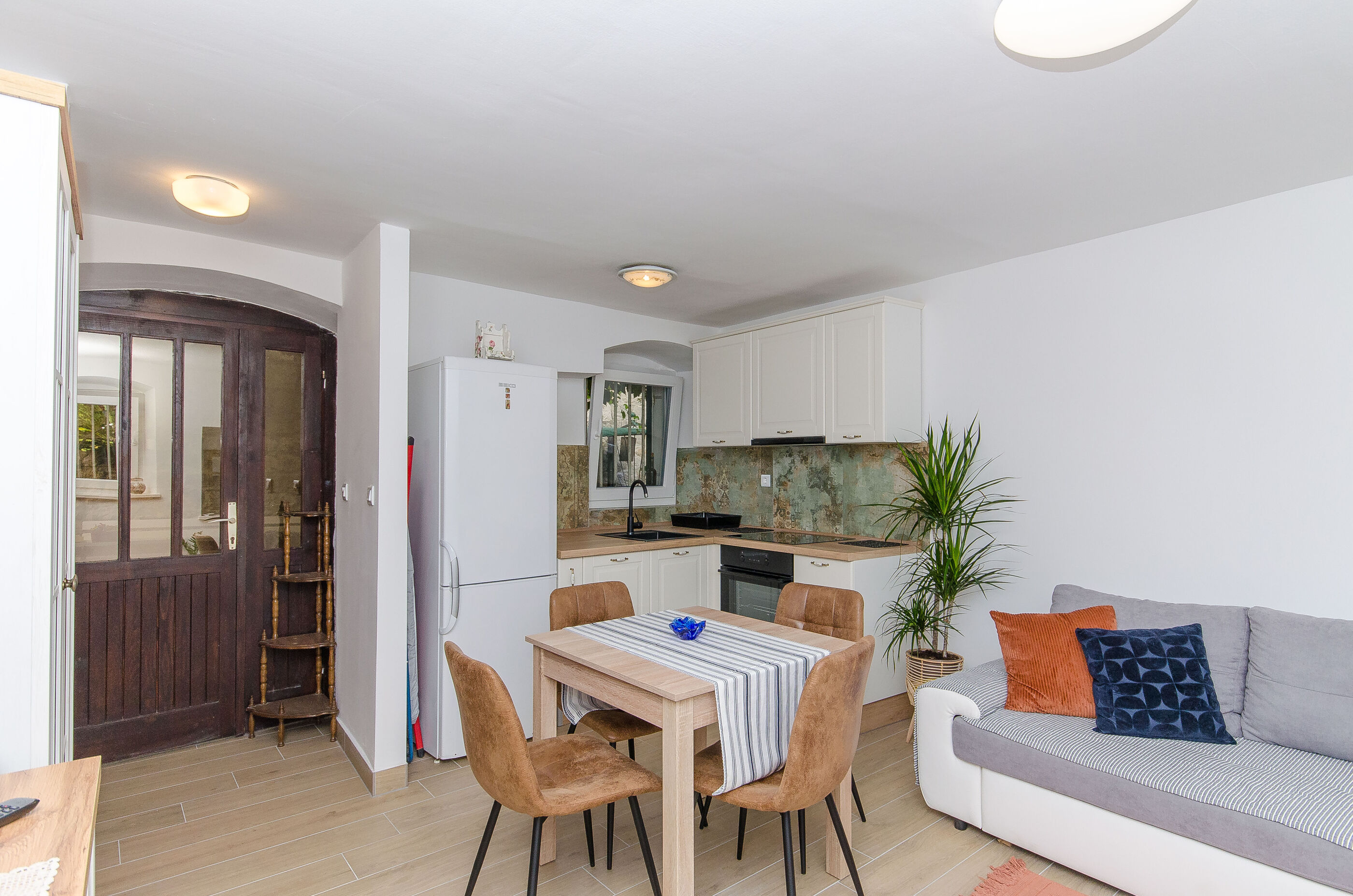 Apartment Sweet Nest 89481-A1