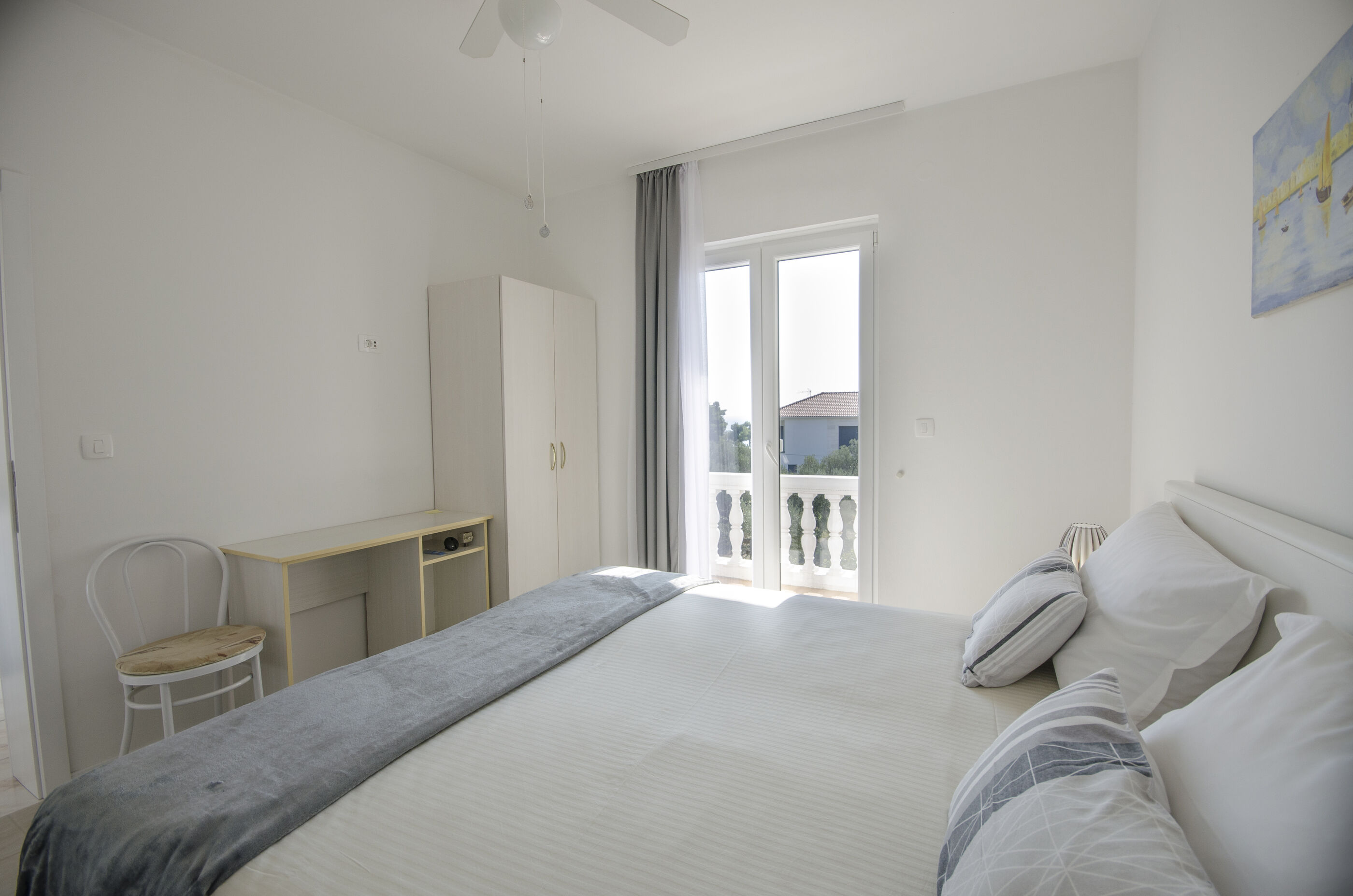 Apartments and Rooms On the Beach 10711-A2