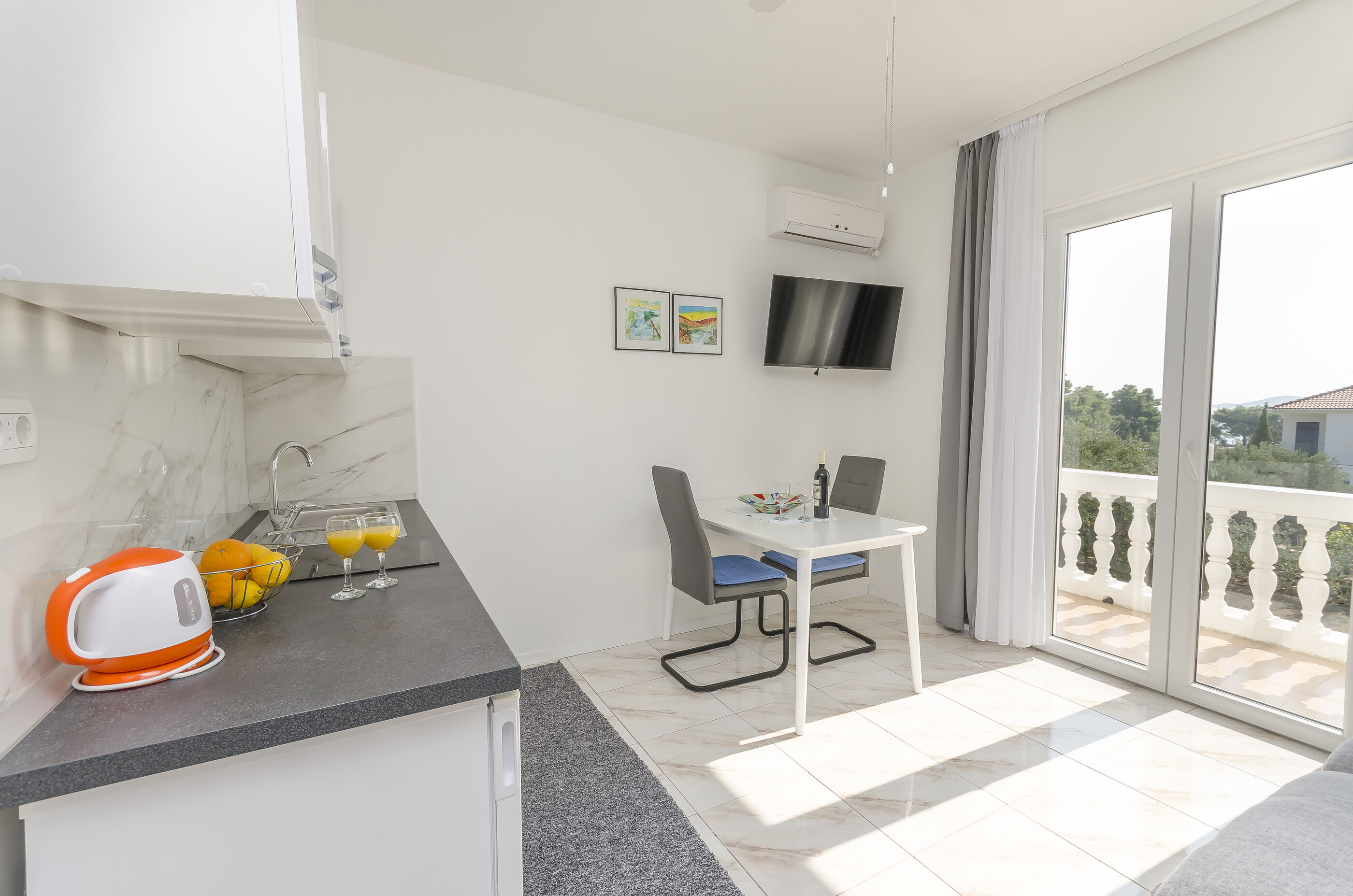 Apartments and Rooms On the Beach 10711-A2