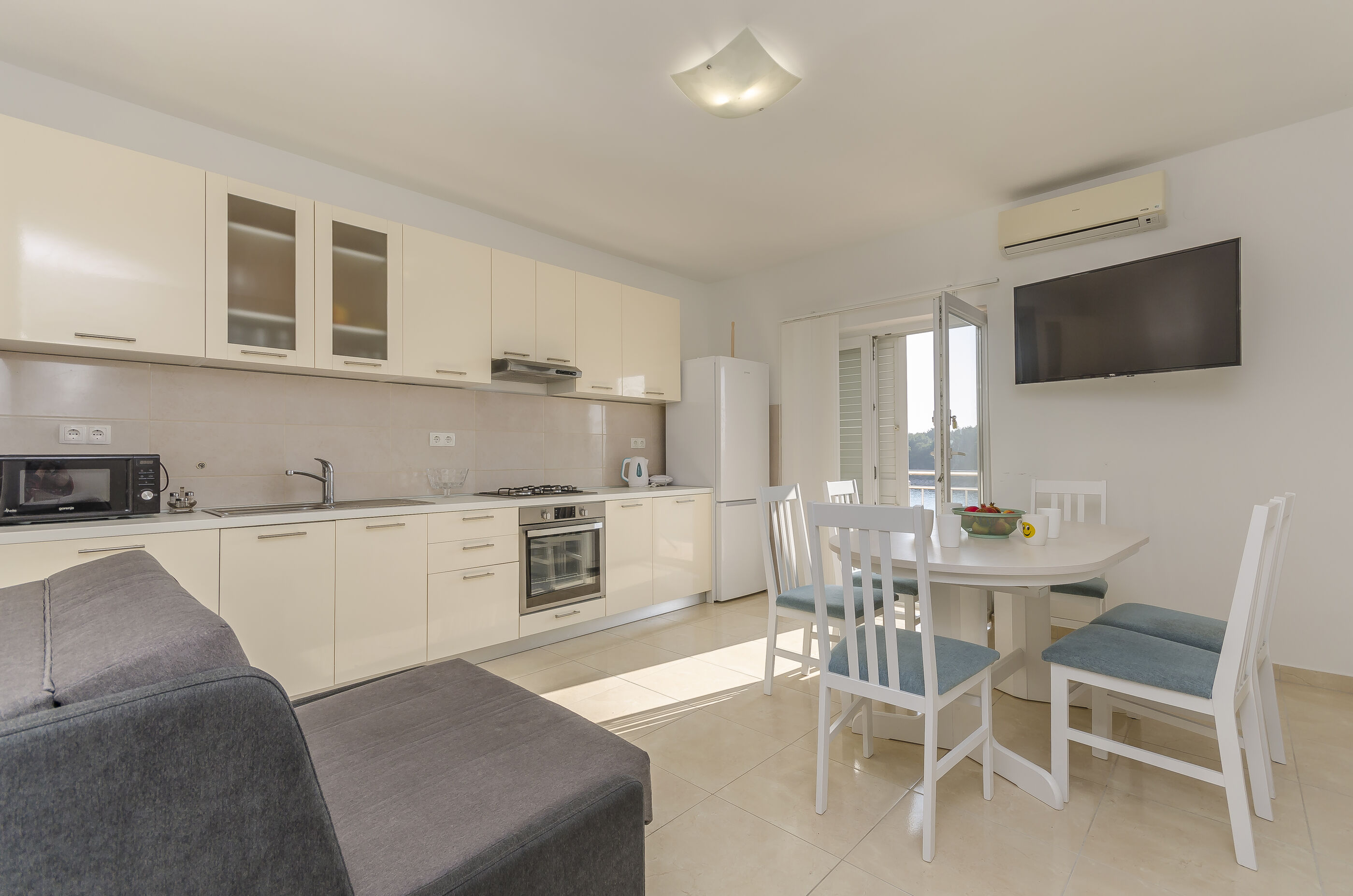 Apartment Slobodan by the sea 89661-A1