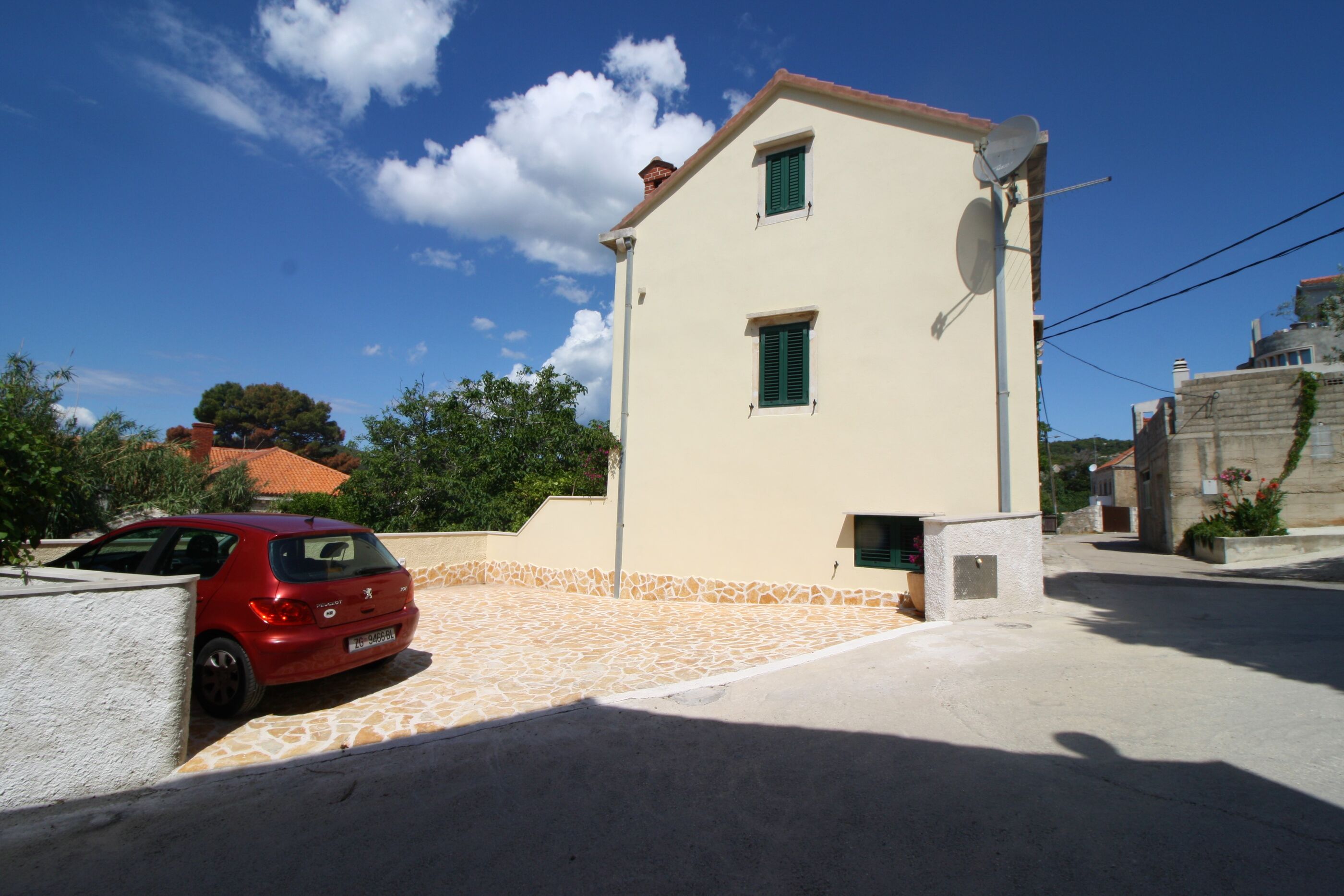 Apartment and Room Lada 89611-A1