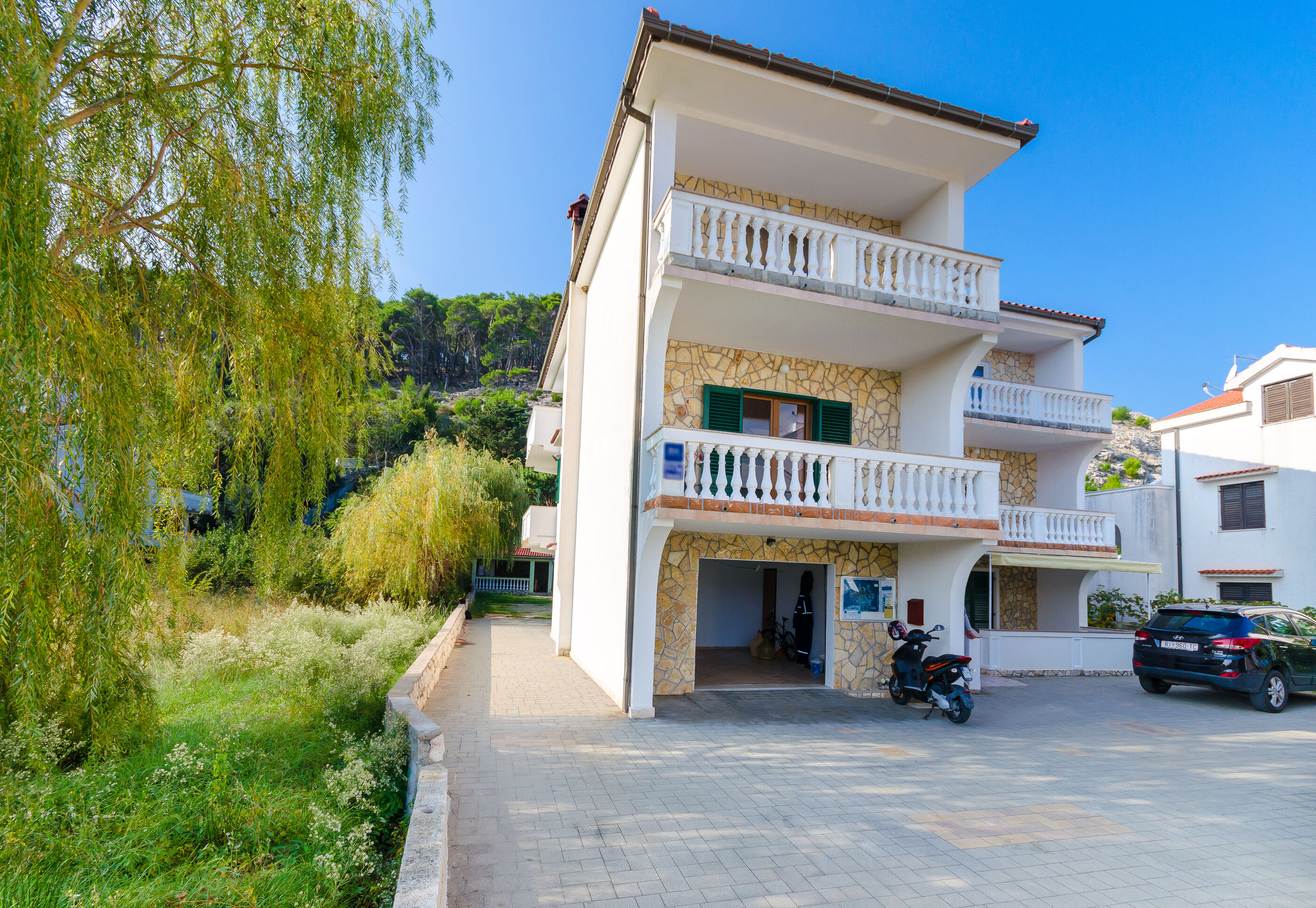 Apartments Iva 89921-A1