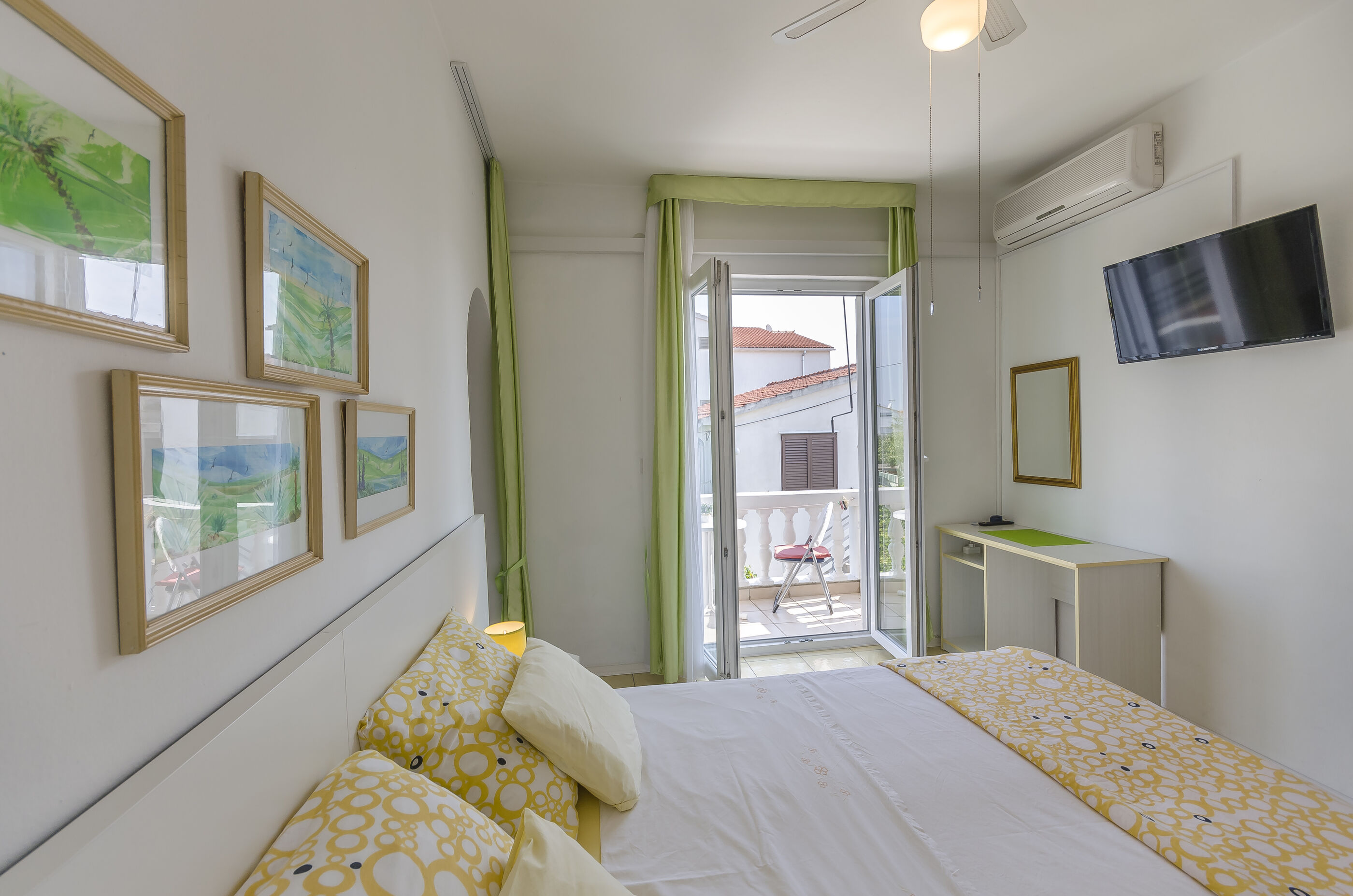 Apartments and Rooms On the Beach 10711-A1