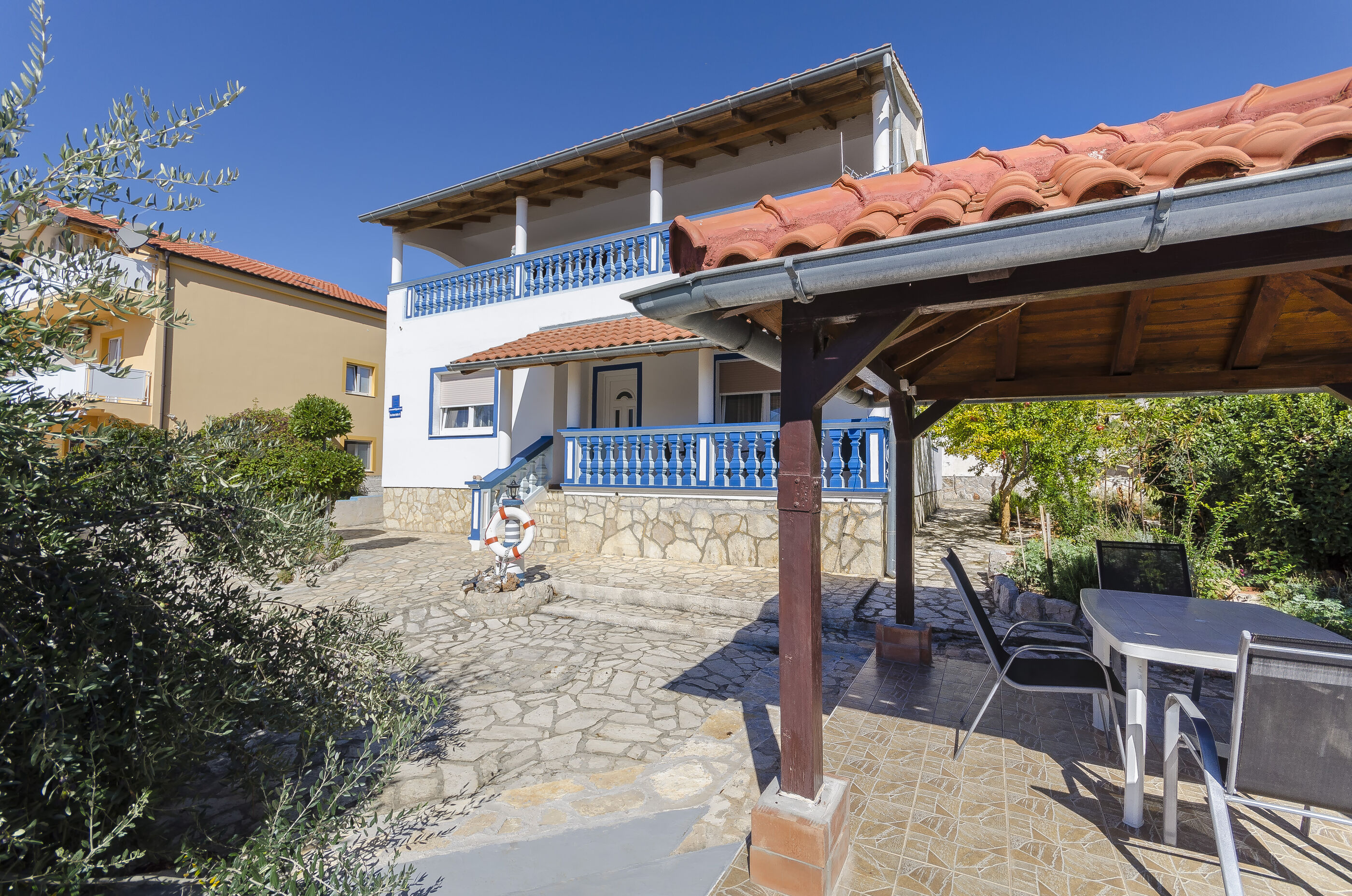 Apartments Jerko 89601-A1