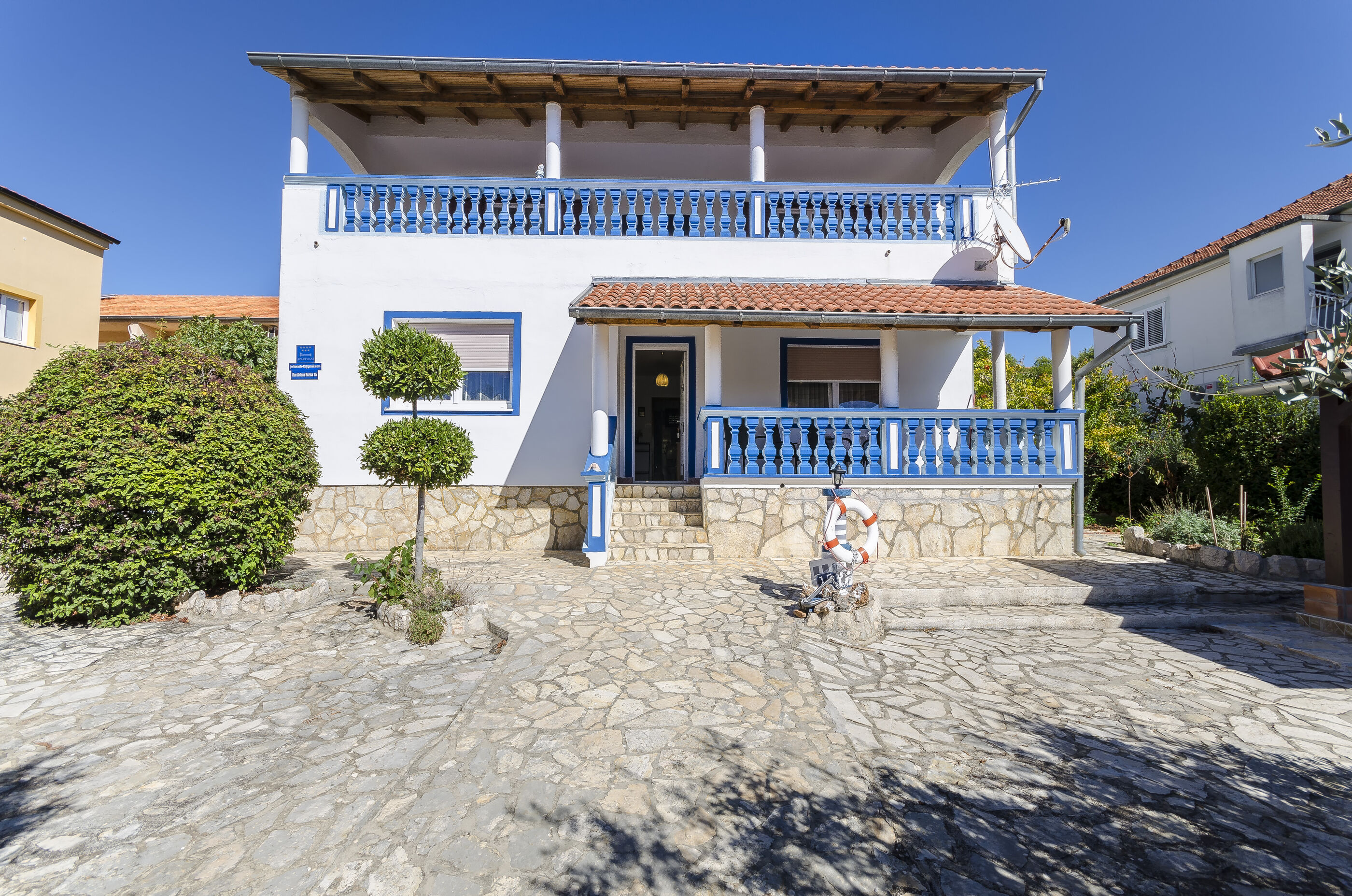 Apartments Jerko 89601-A1