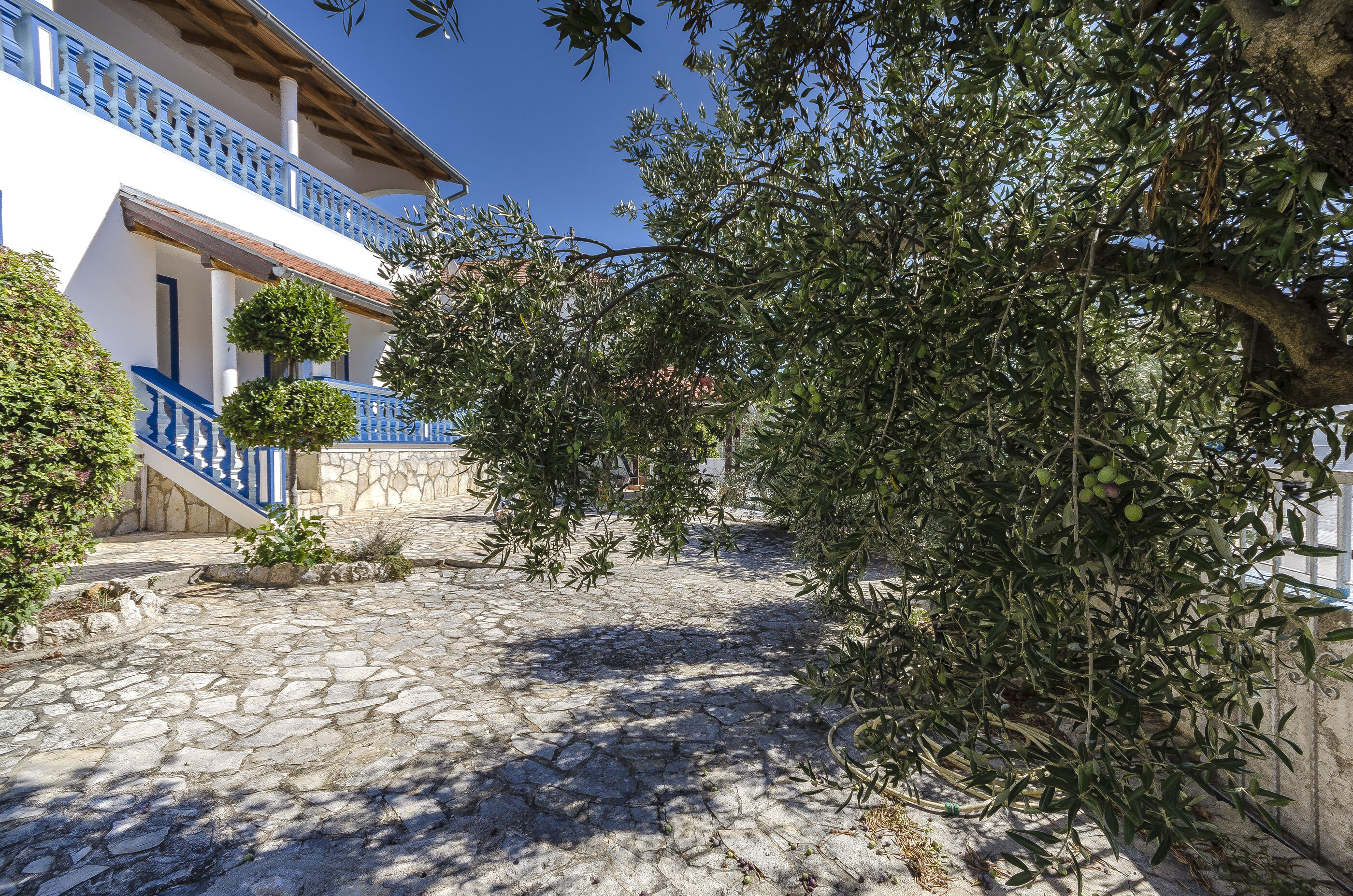 Apartments Jerko 89601-A1