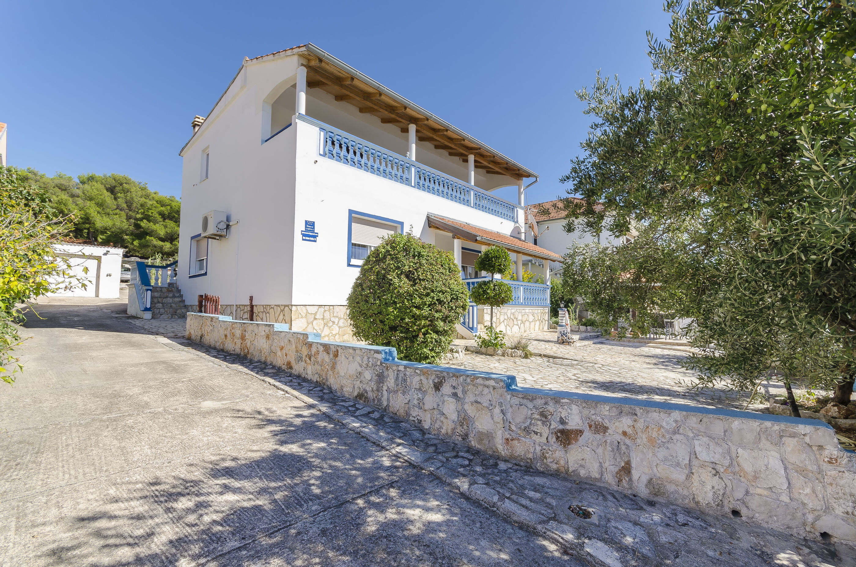 Apartments Jerko 89601-A1