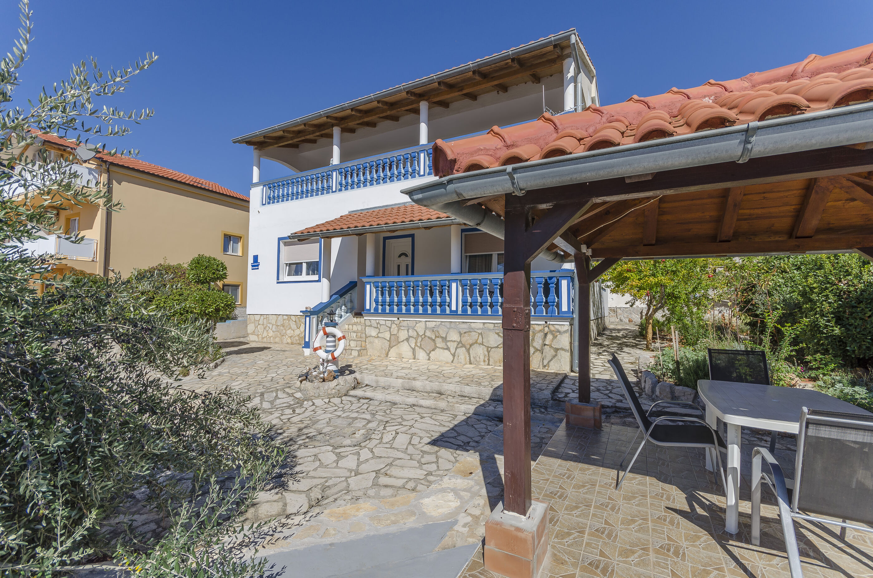 Apartments Jerko 89601-A1