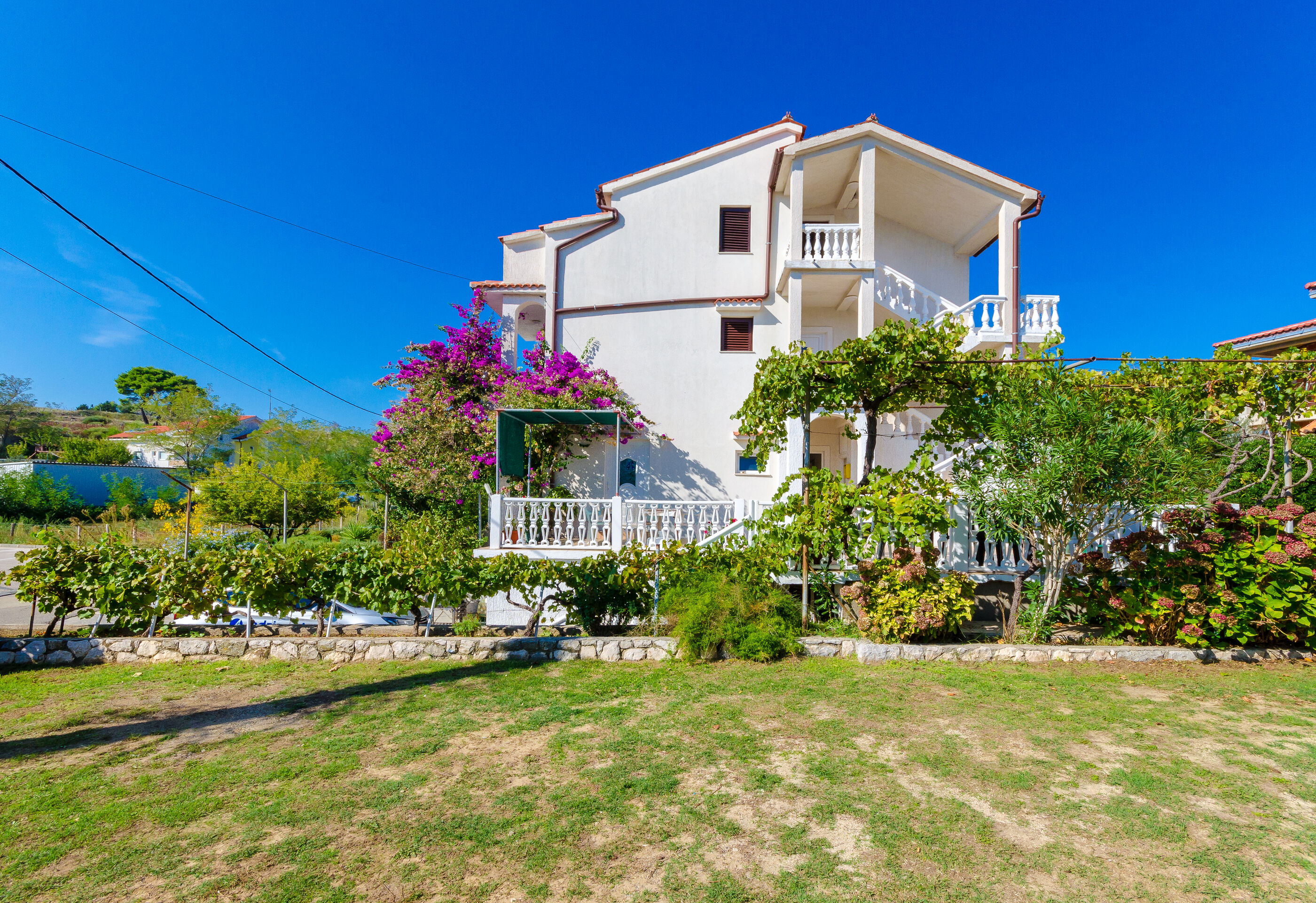 Apartments Ljubica J 89951-A1