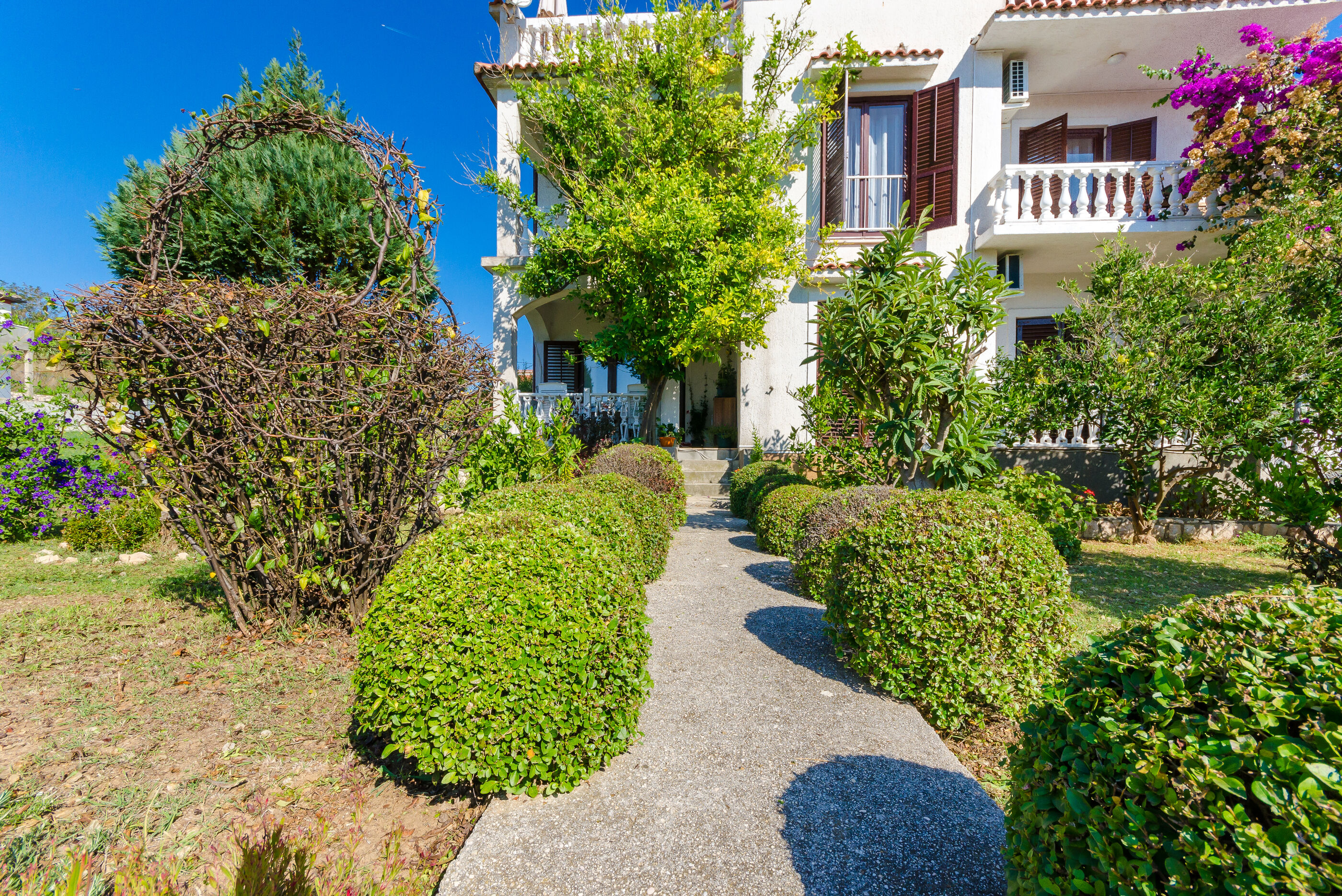 Apartments Ljubica J 89951-A1