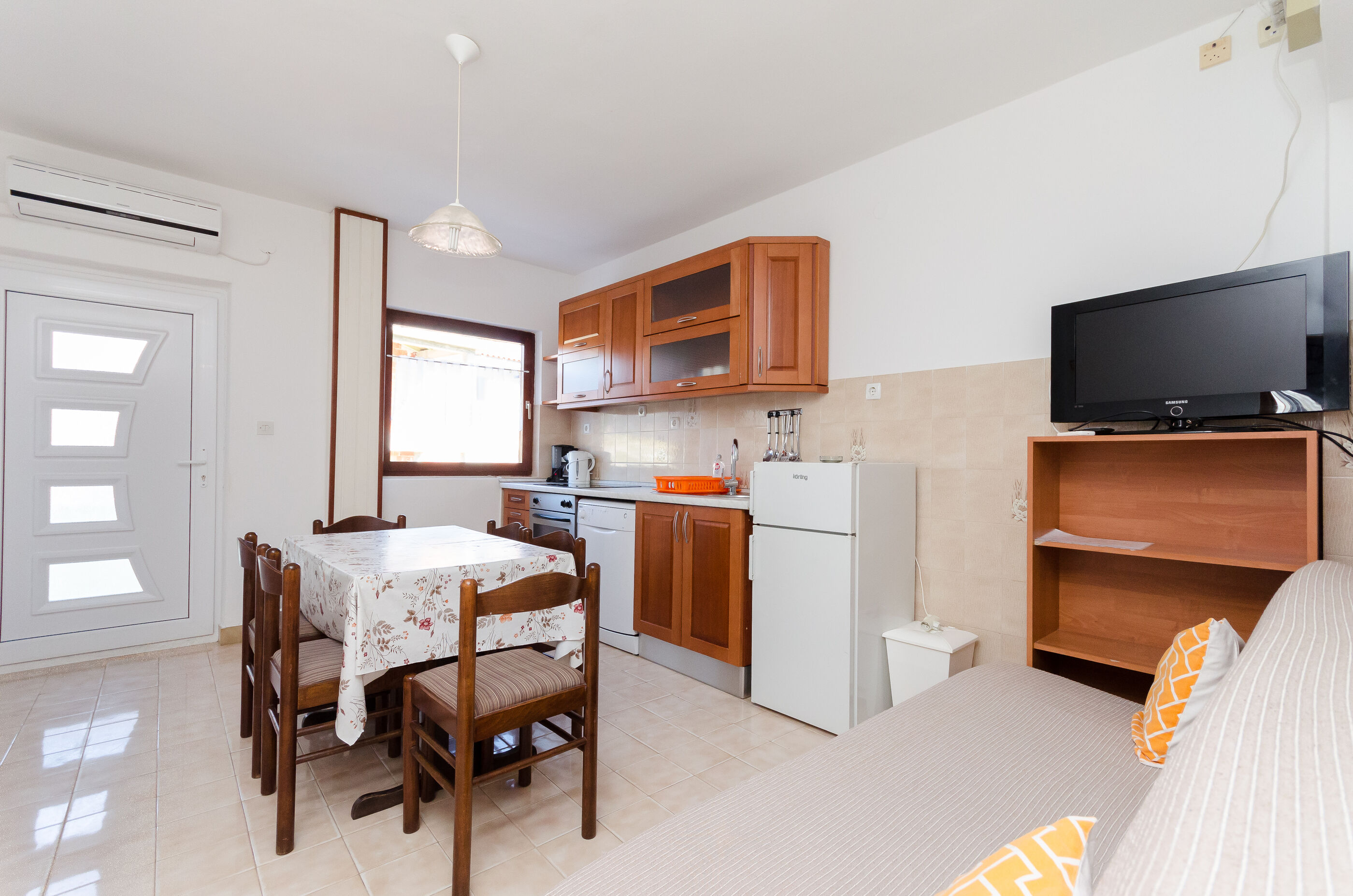 Apartments Ljubica J 89951-A2