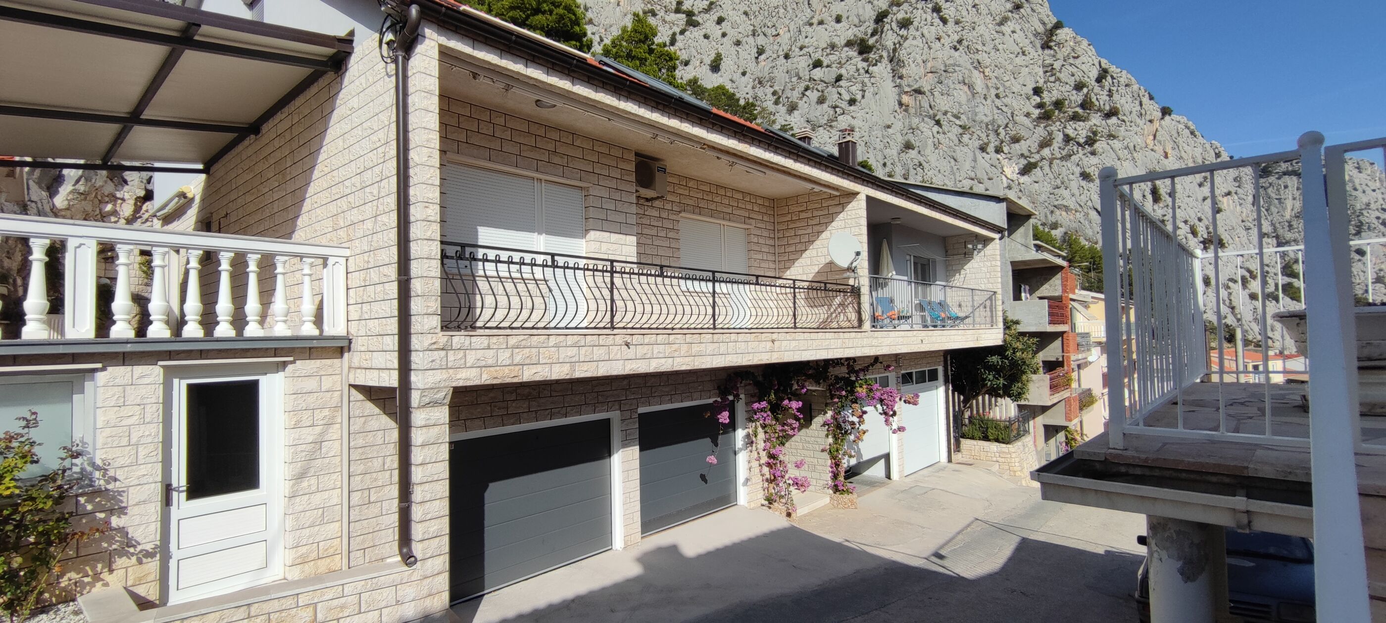Apartment Adrian 67021-A1