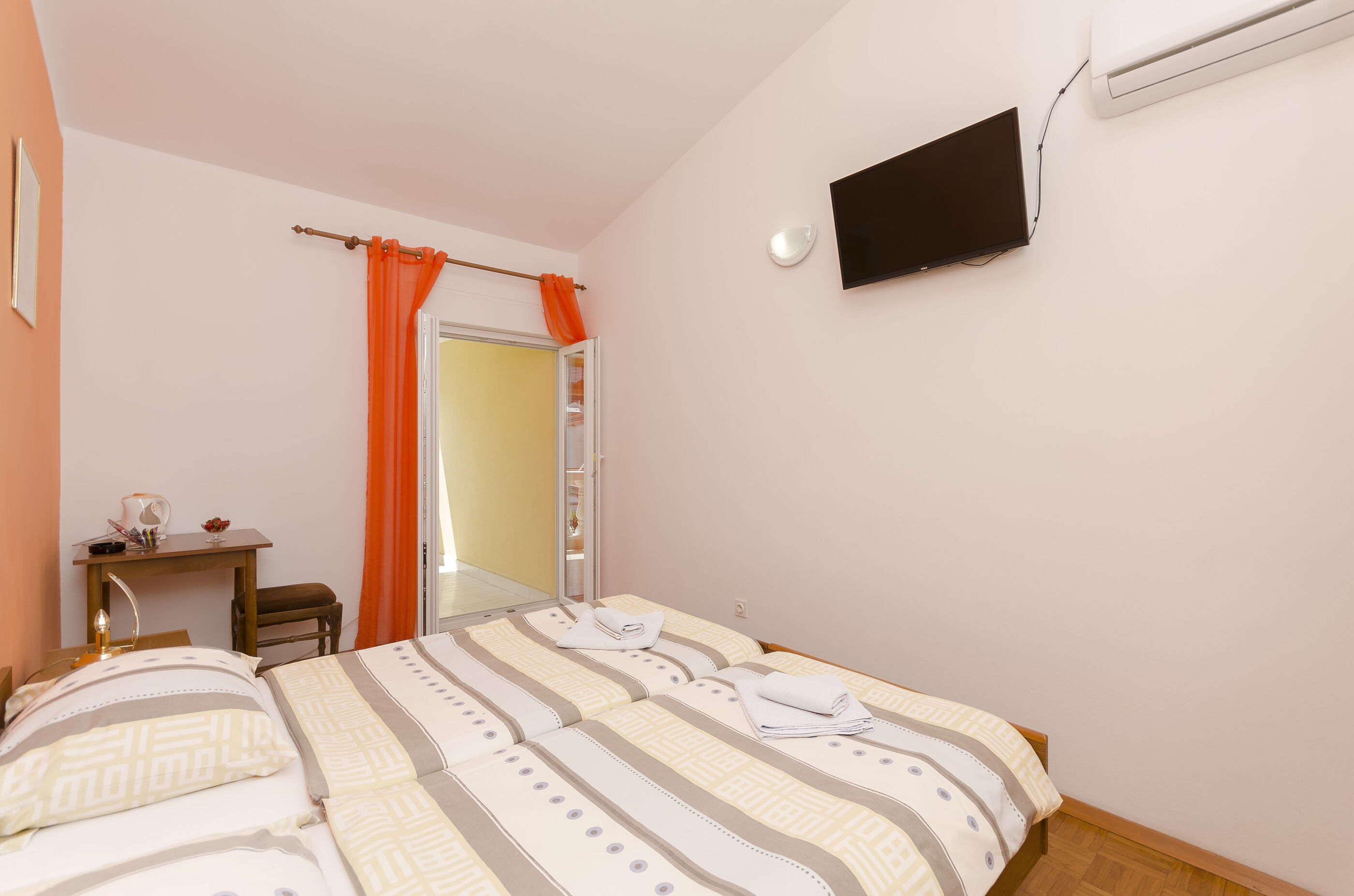 Apartments and Room Take it easy 85111-S1