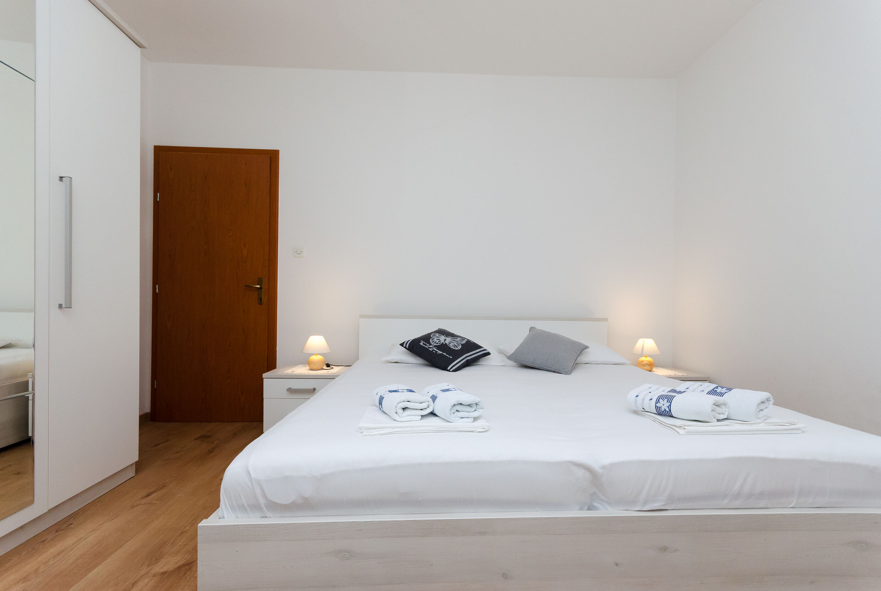 Apartments Zarko 90091-A1