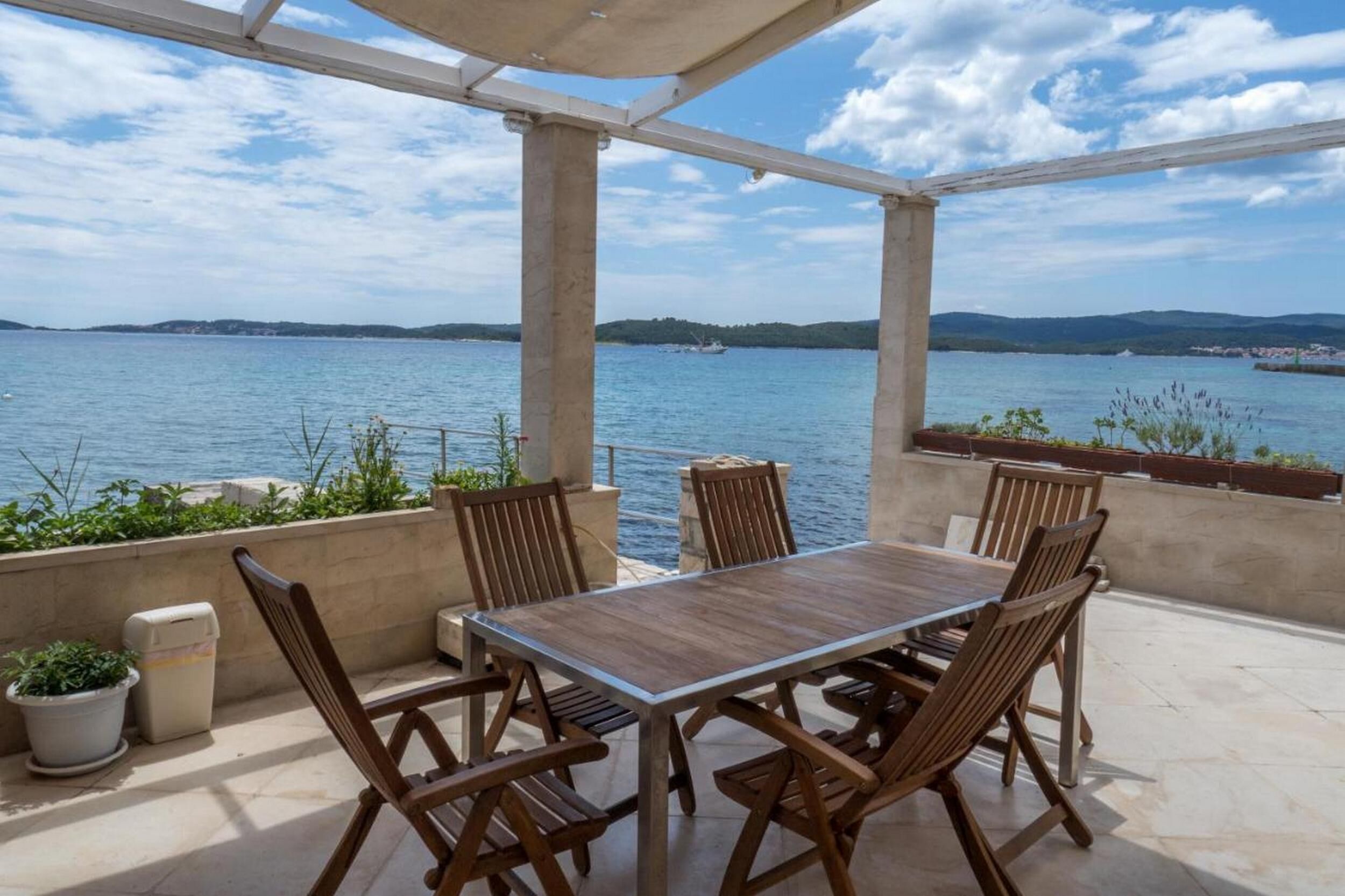 Villa Beachfront V9561-K1