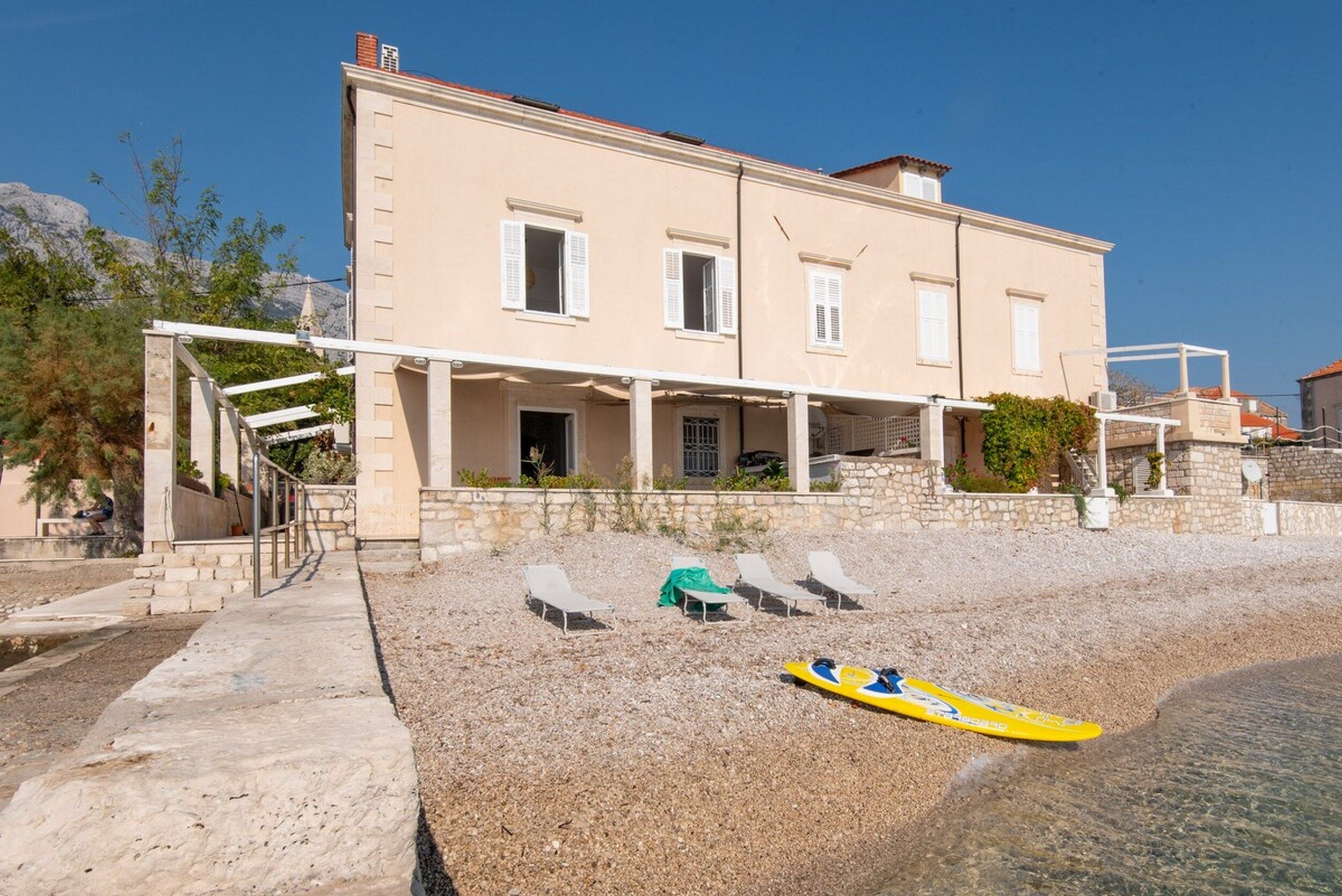 Villa Beachfront V9561-K1