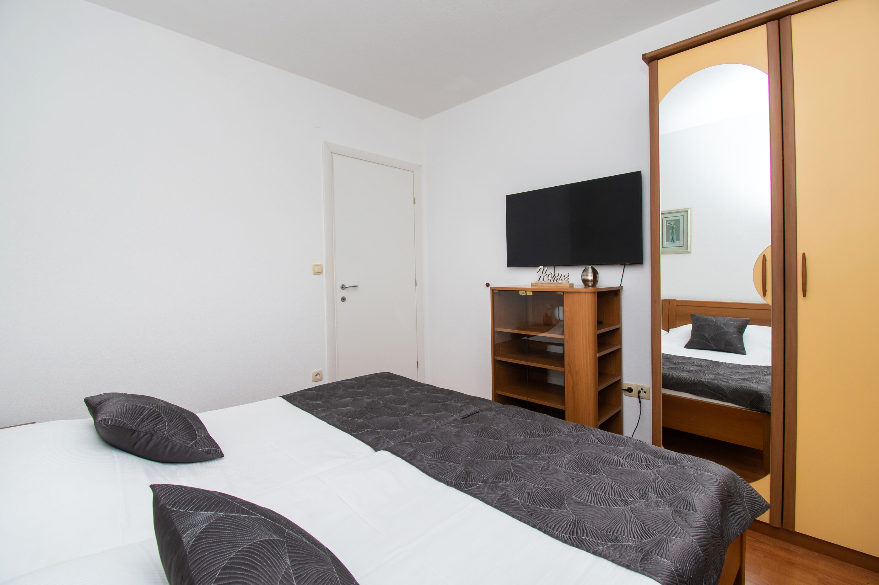 Apartments Ivica 90121-A1