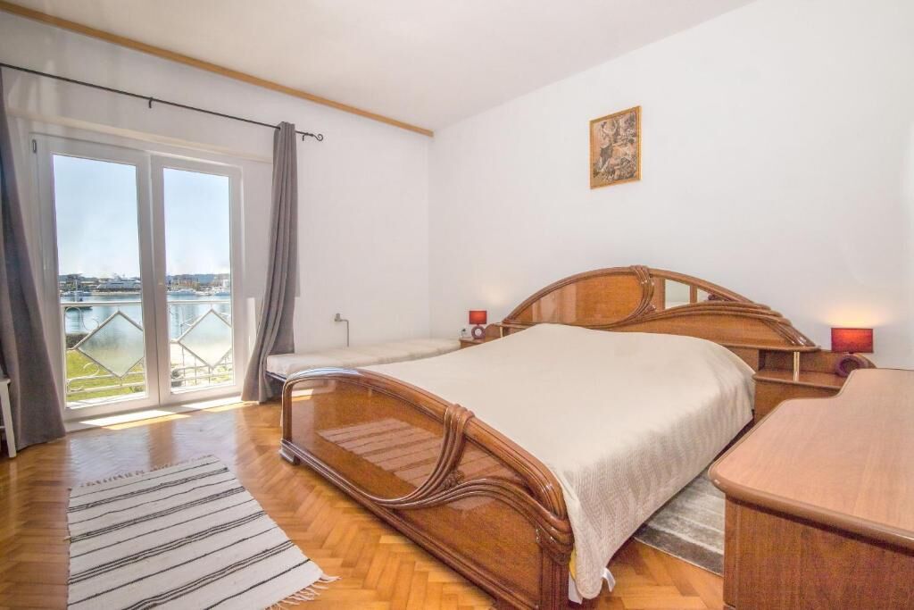House Ivica 46101-K1