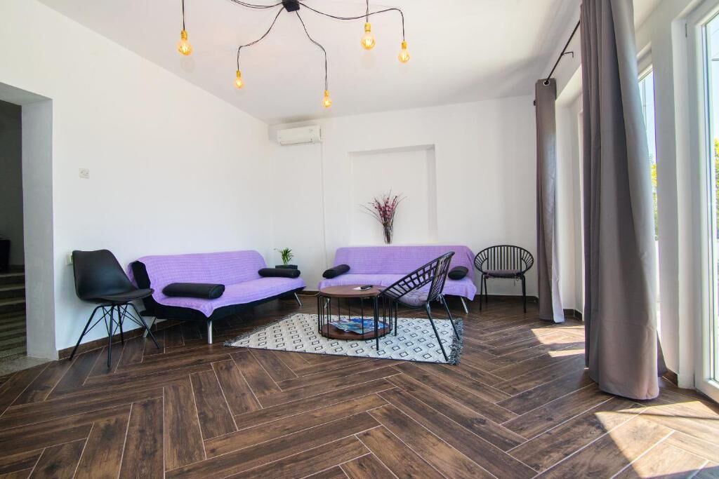 House Ivica 46101-K1