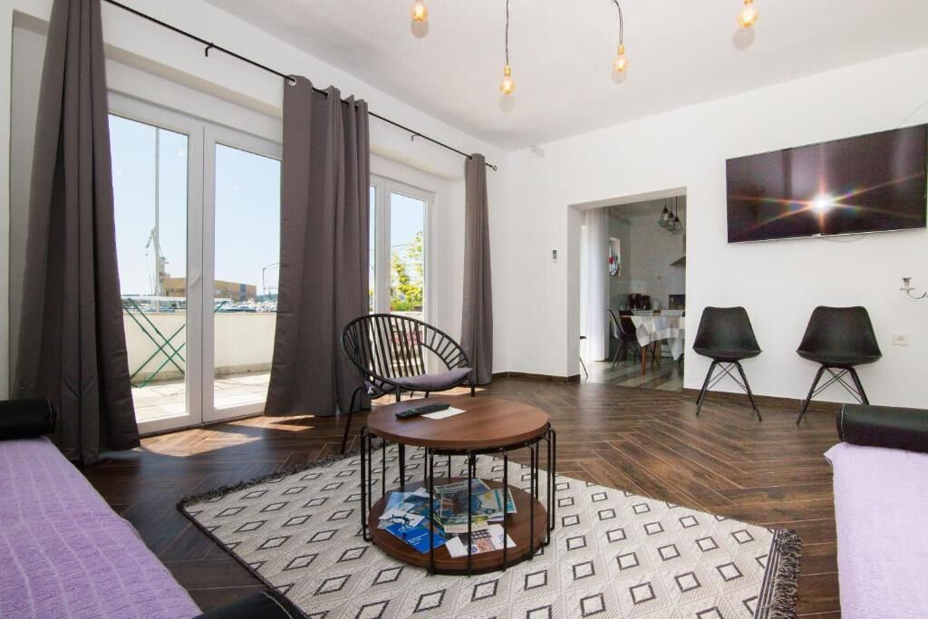 House Ivica 46101-K1
