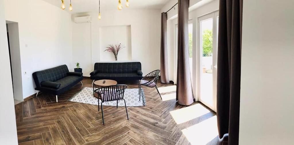 House Ivica 46101-K1