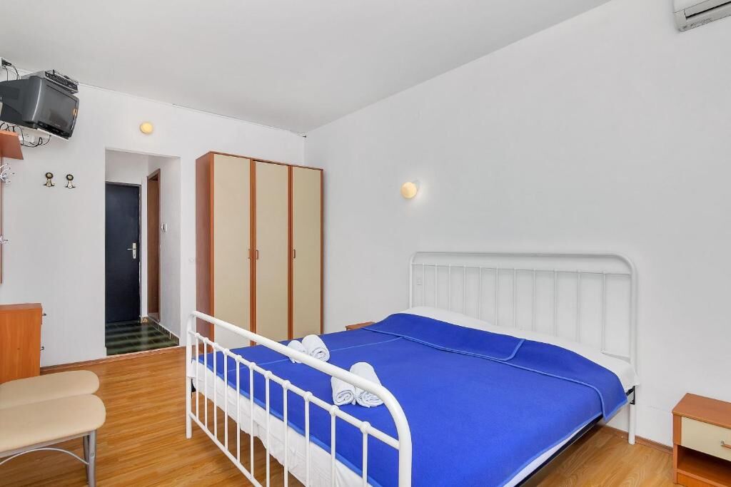 Apartments Igor 44141-A1