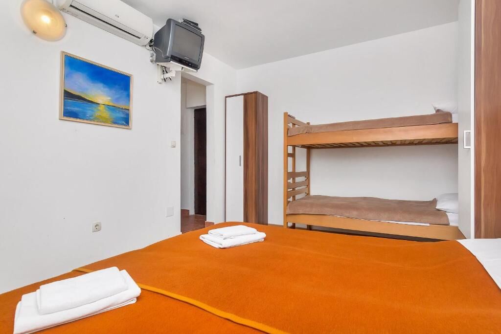 Apartments Igor 44141-A2