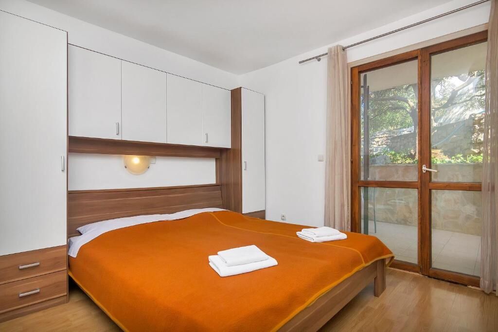 Apartments Igor 44141-A2