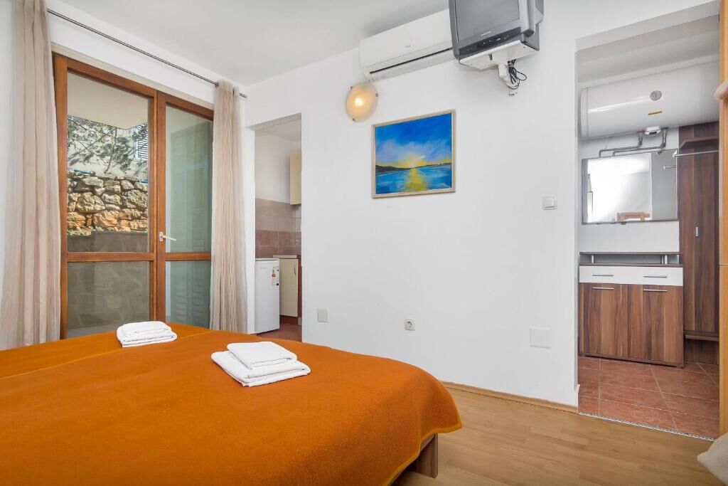 Apartments Igor 44141-A2