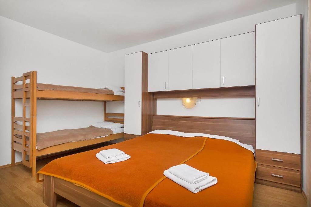 Apartments Igor 44141-A2