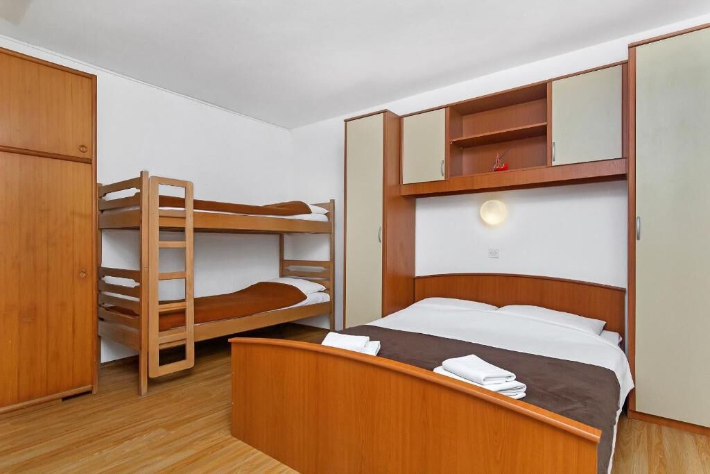 Apartments Igor 44141-A4