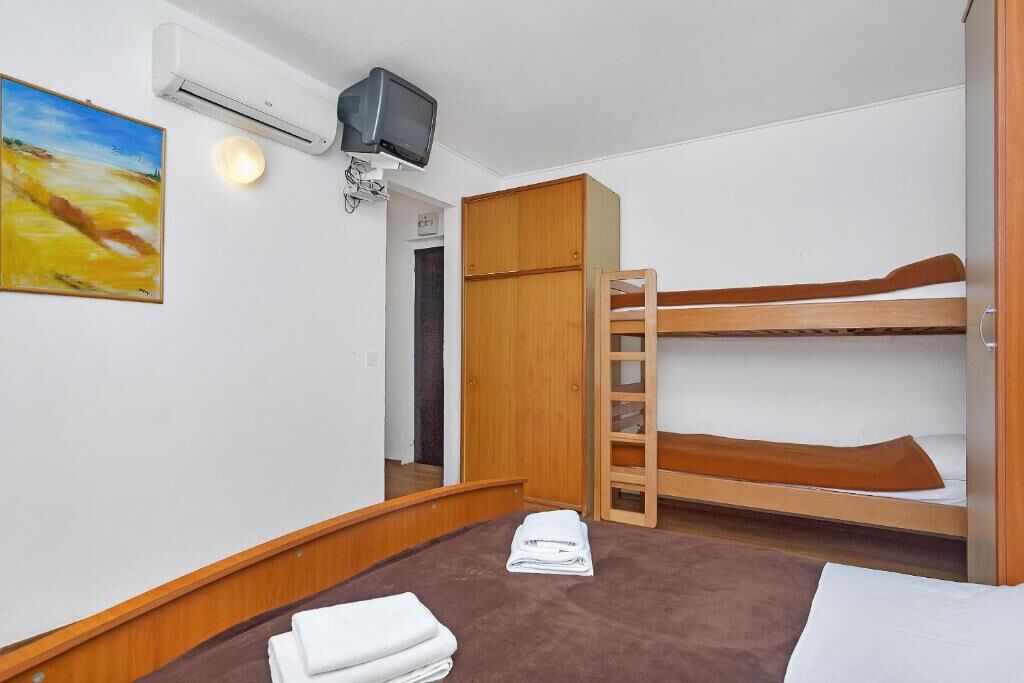 Apartments Igor 44141-A4