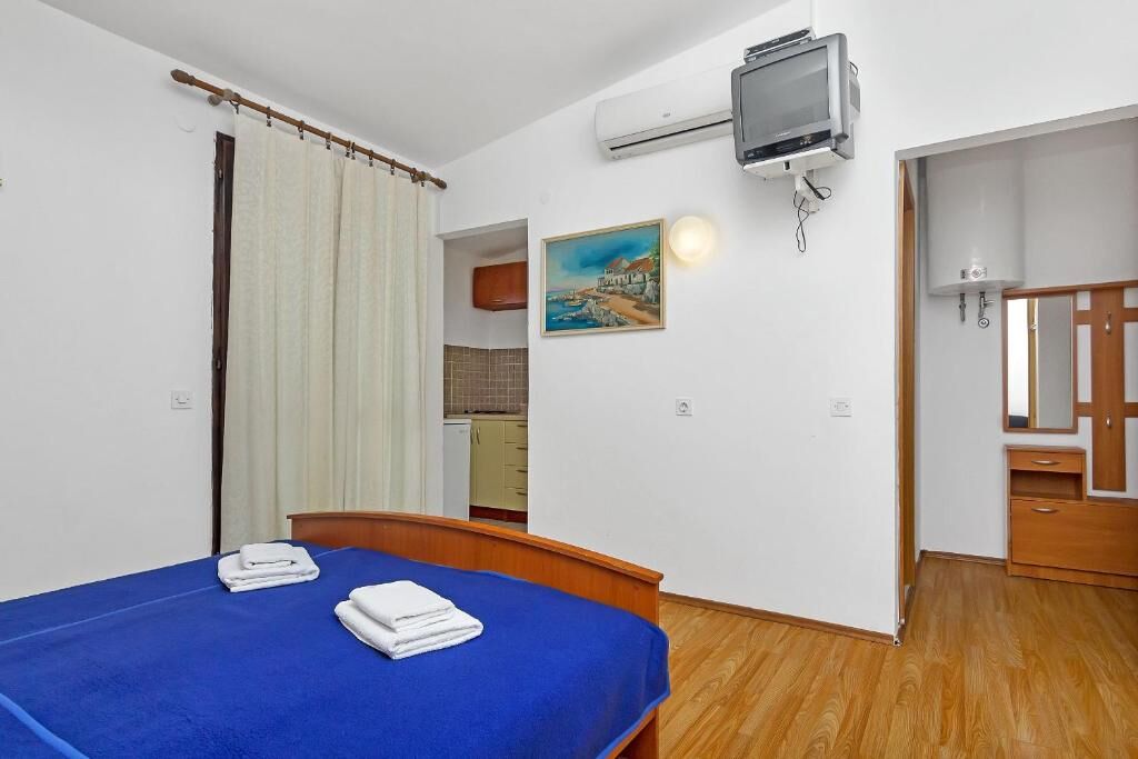Apartments Igor 44141-A6