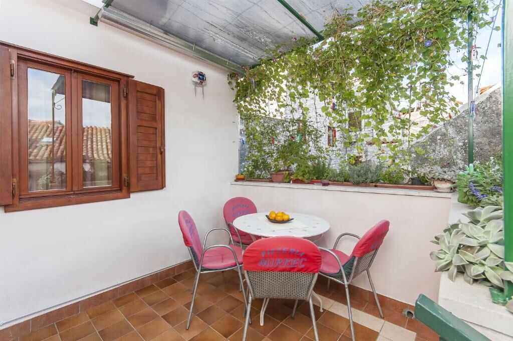 Apartment and Room Ivica 45051-A2
