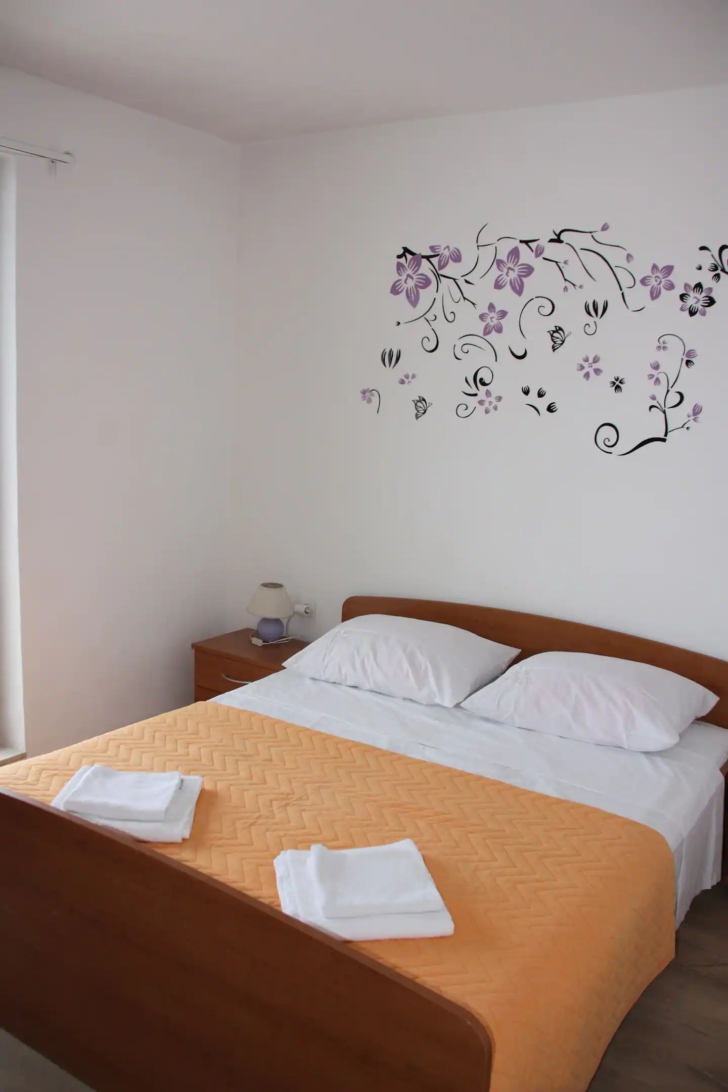 Apartments and Rooms Barbara 53781-A1