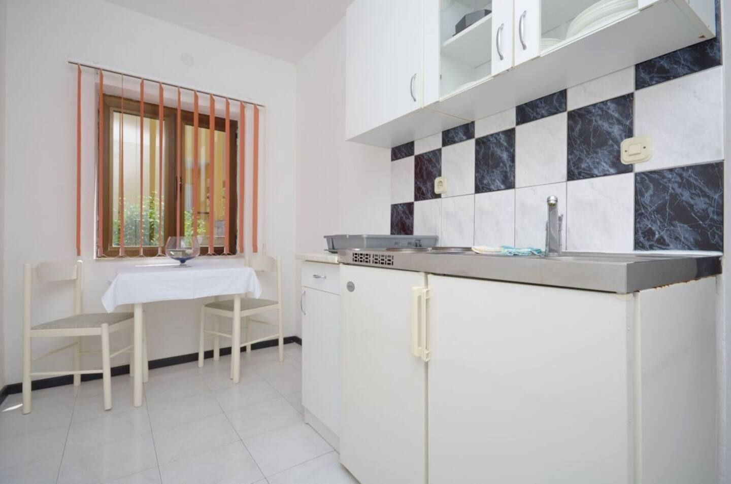 Apartments and Rooms Barbara 53781-A1