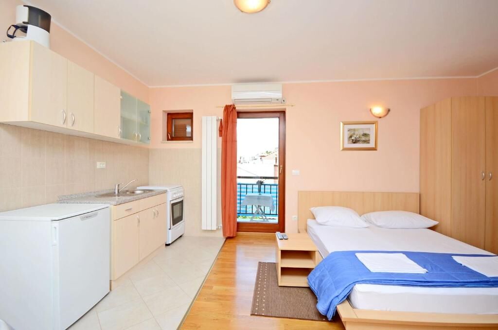 Apartments Ivanka 67921-A1