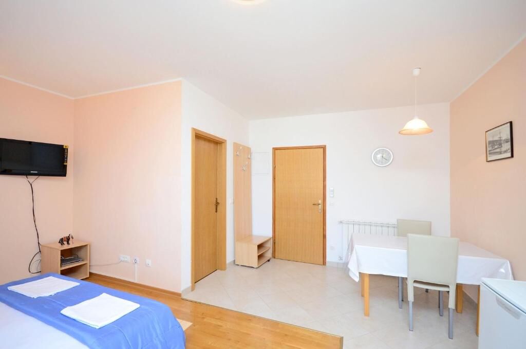 Apartments Ivanka 67921-A1