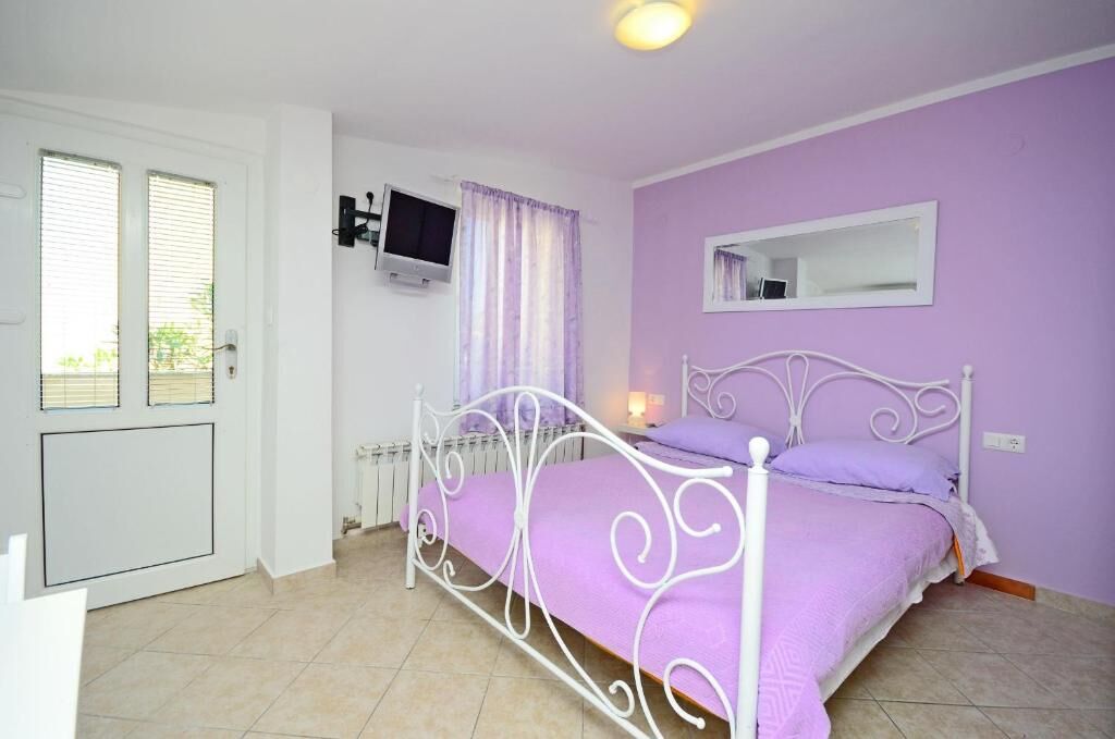 Apartments Ivan Marina 67541-A1
