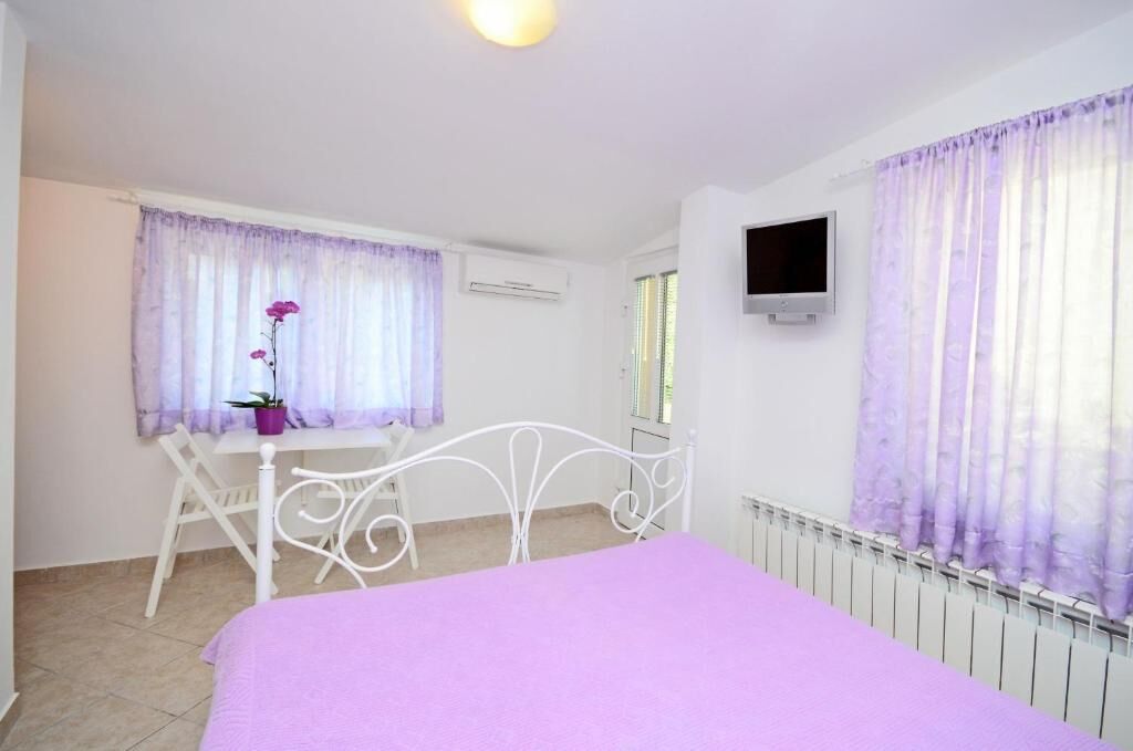 Apartments Ivan Marina 67541-A1