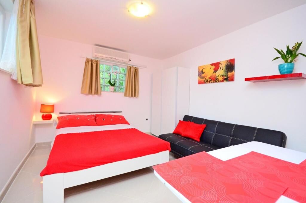 Apartments Ivan Marina 67541-A2