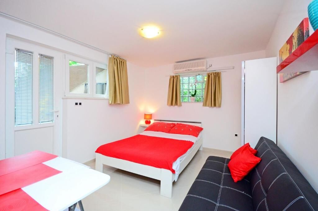 Apartments Ivan Marina 67541-A2