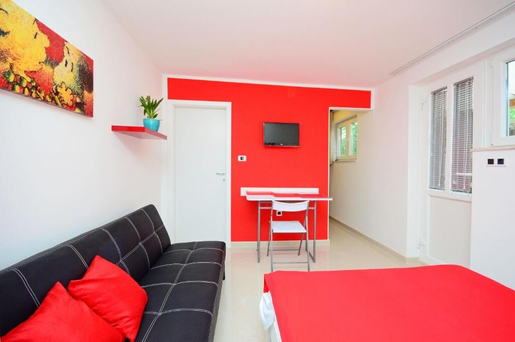 Apartments Ivan Marina 67541-A2